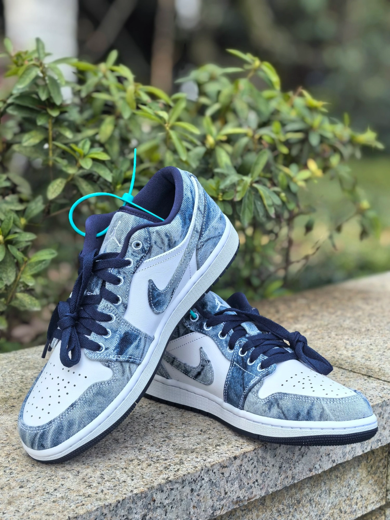 custom review-Jordan Air Jordan 1 Low SE Промытый деним Устойчивый к истиранию Низкий топ Винтажные баскетбольные кроссовки Мужские Белый Синий