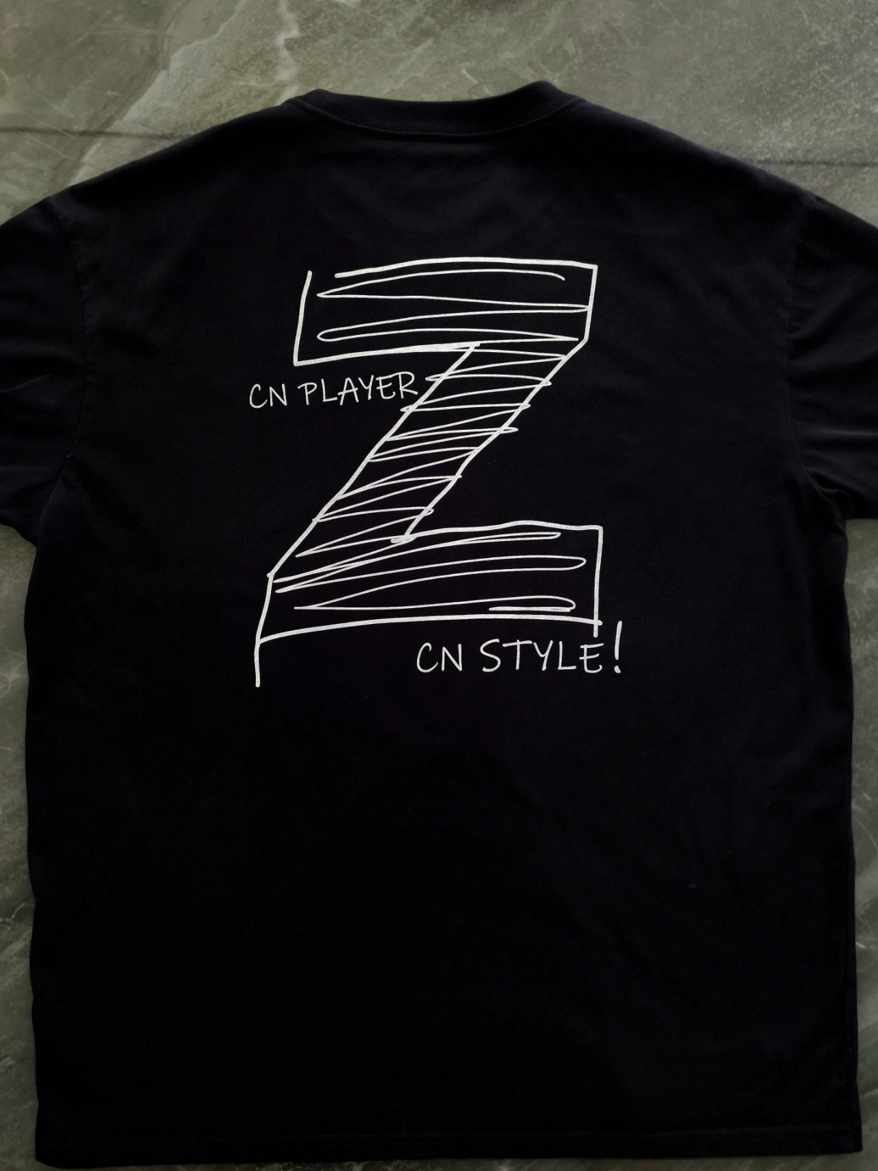 分享一件好看图案的短袖 宽松圆领 个性穿搭