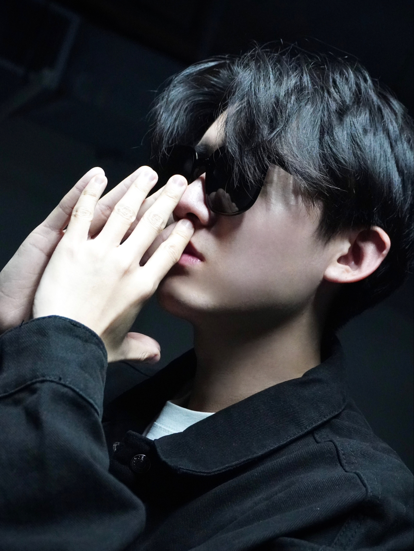 装在口袋里的墨镜🕶️