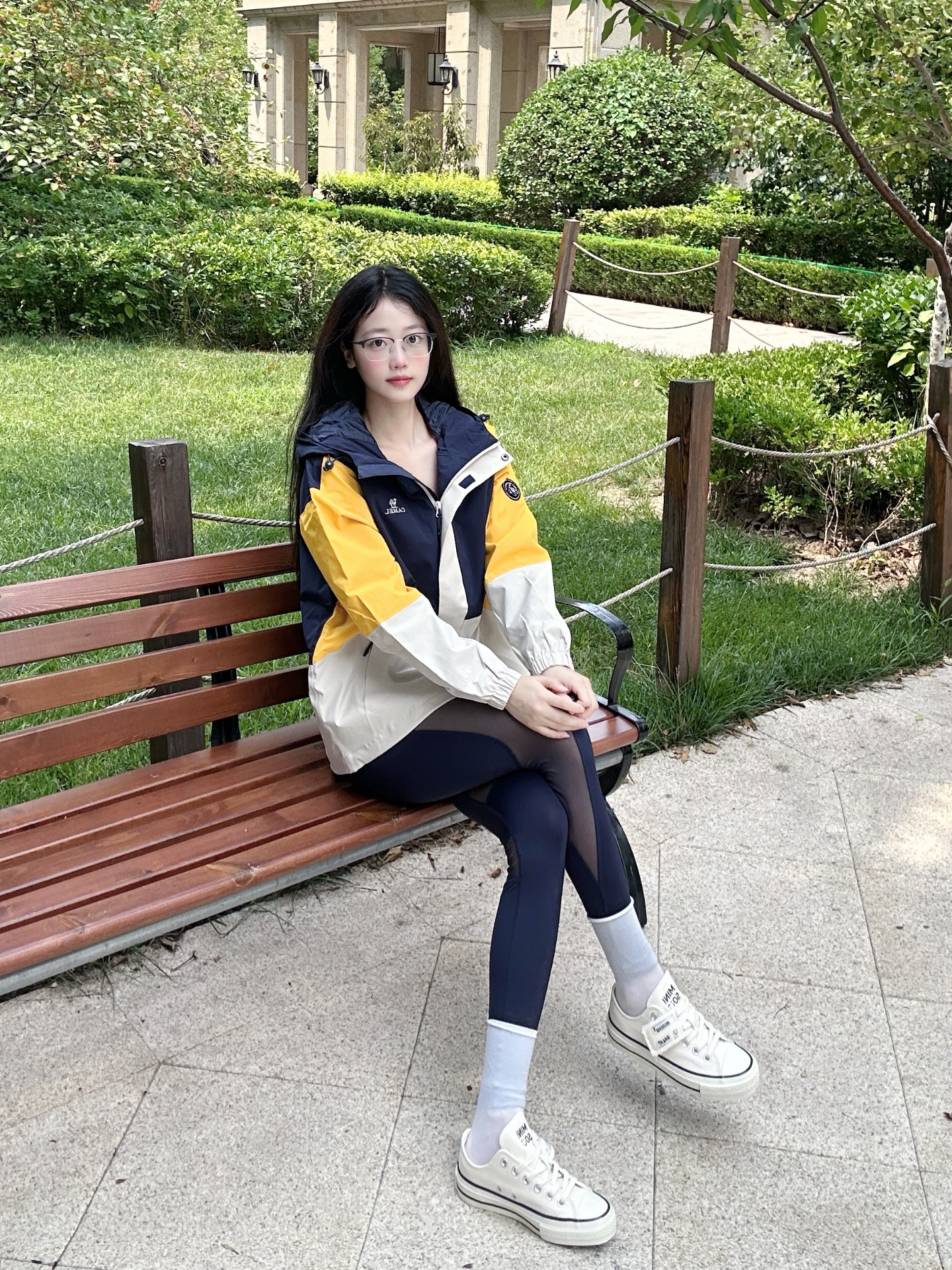 去户外运动这样穿95白色帆布鞋泰百搭咯