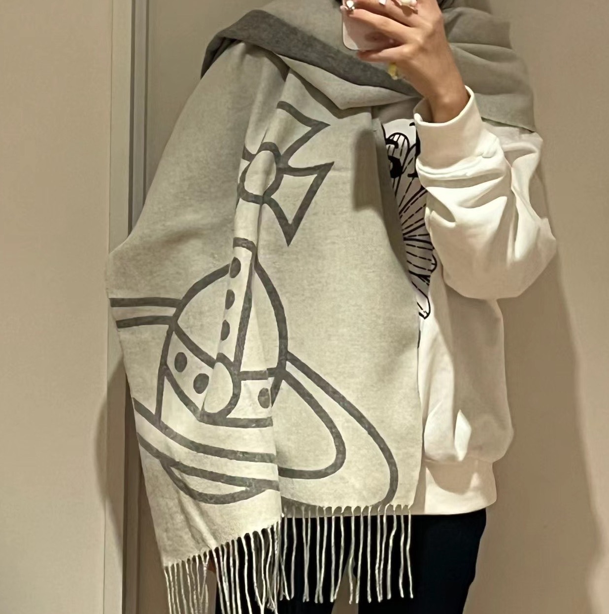 custom review-Вязаные шарфы Vivienne Westwood женские серо-белые