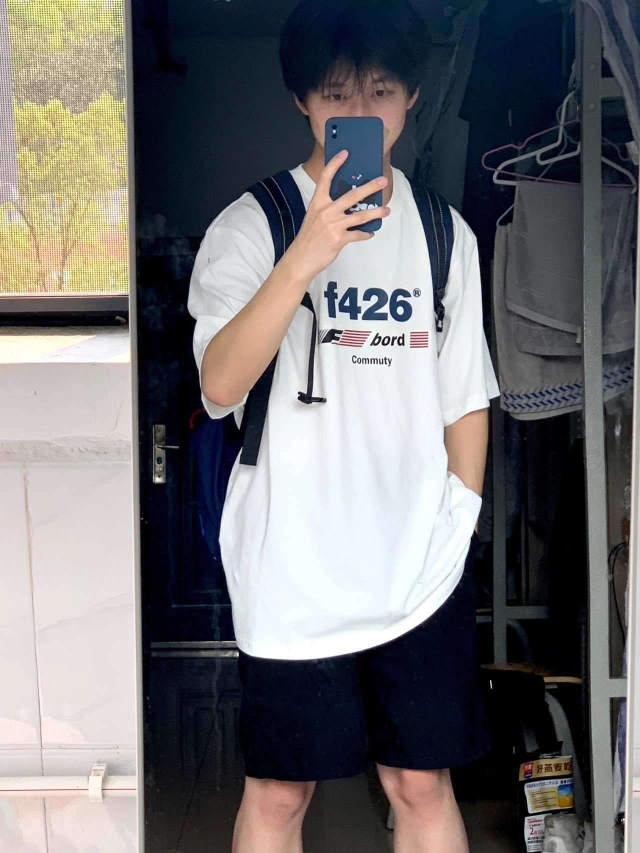 柔柔的
f426宽松版搭配不会错的
#f426涂鸦撞色短袖