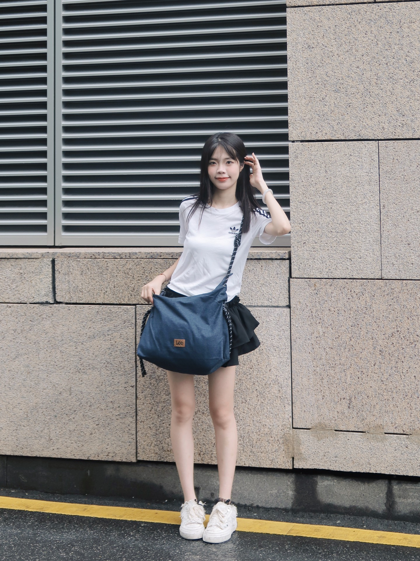 00后女大学生上课背什么包🎒