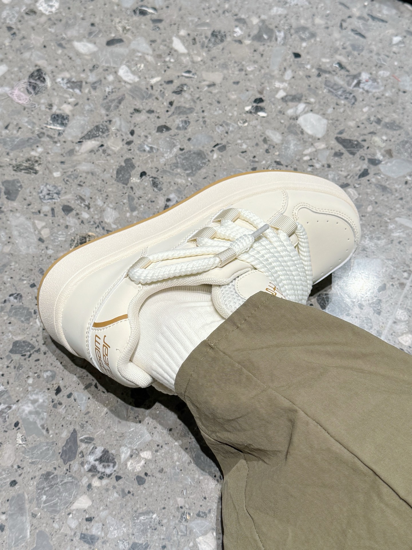 无性别ootd 米色板鞋确实好看