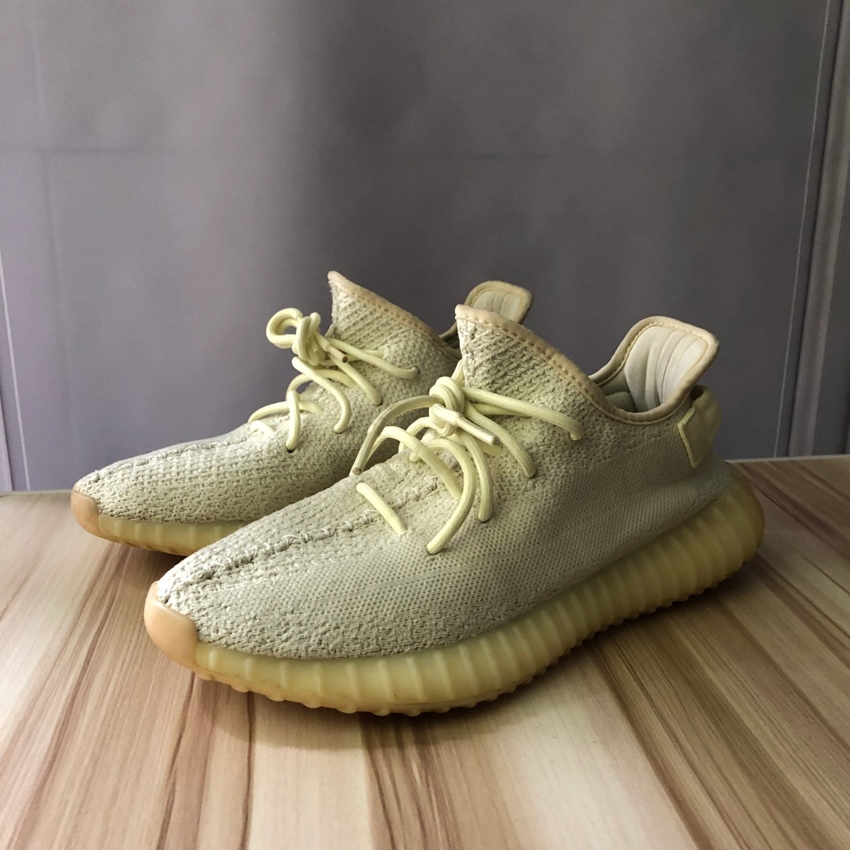 出售一双42.5码椰子350运动adidas yeezy