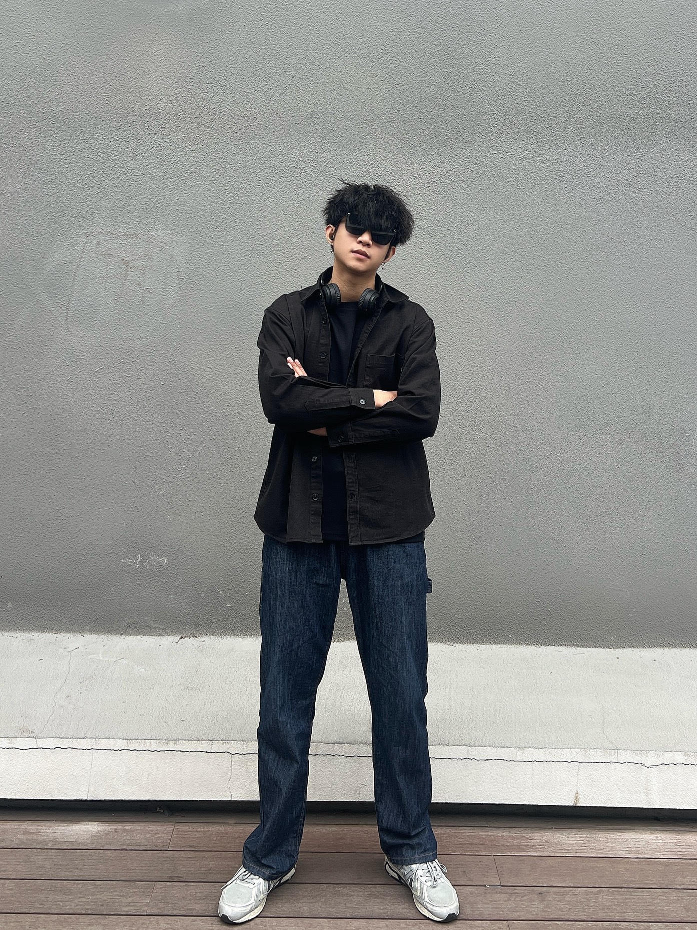 开春穿搭 黑色衬衫 77 牛仔裤