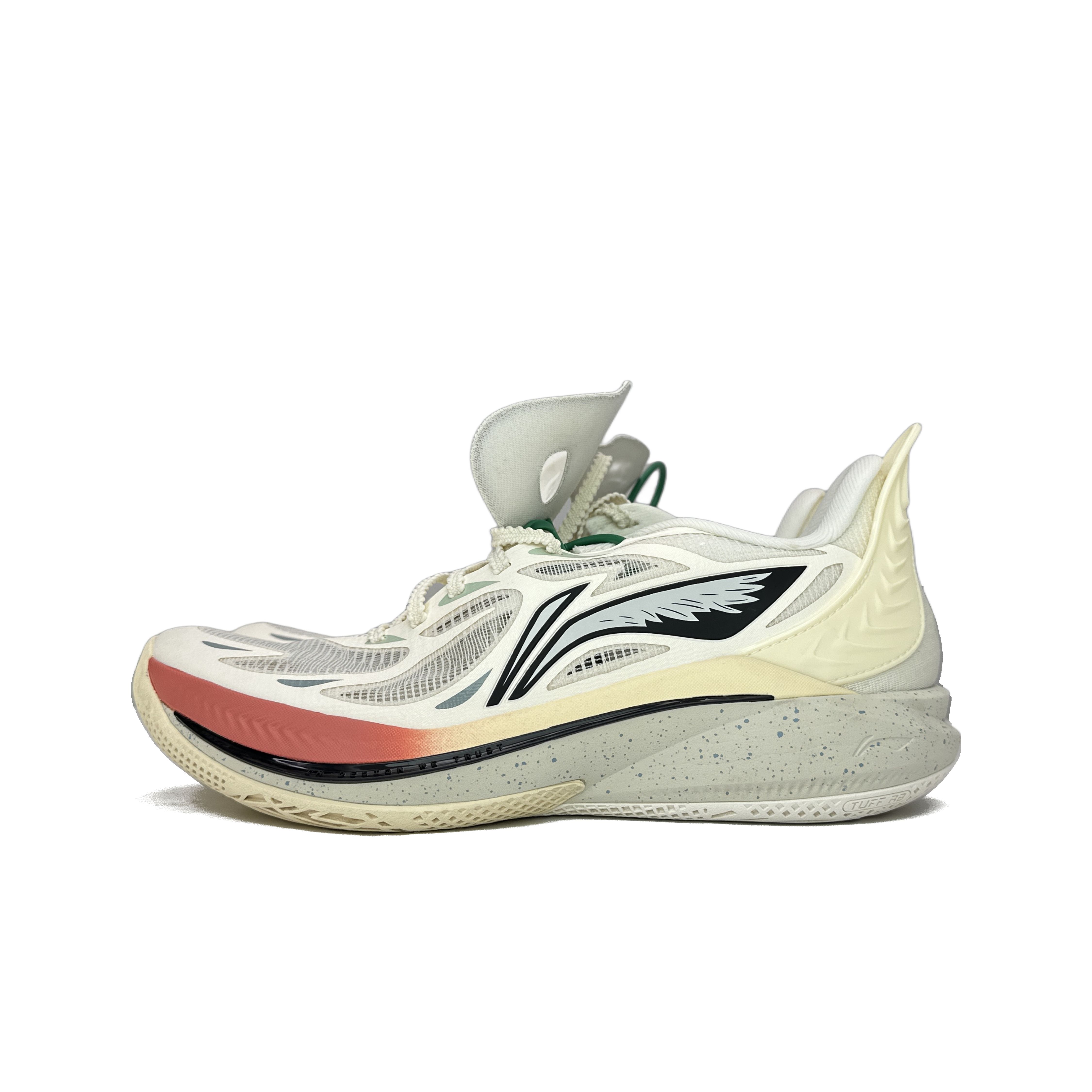 穿着打了一天球,李宁的鞋这个问题普遍大了半码所以不怎么跟脚,300出