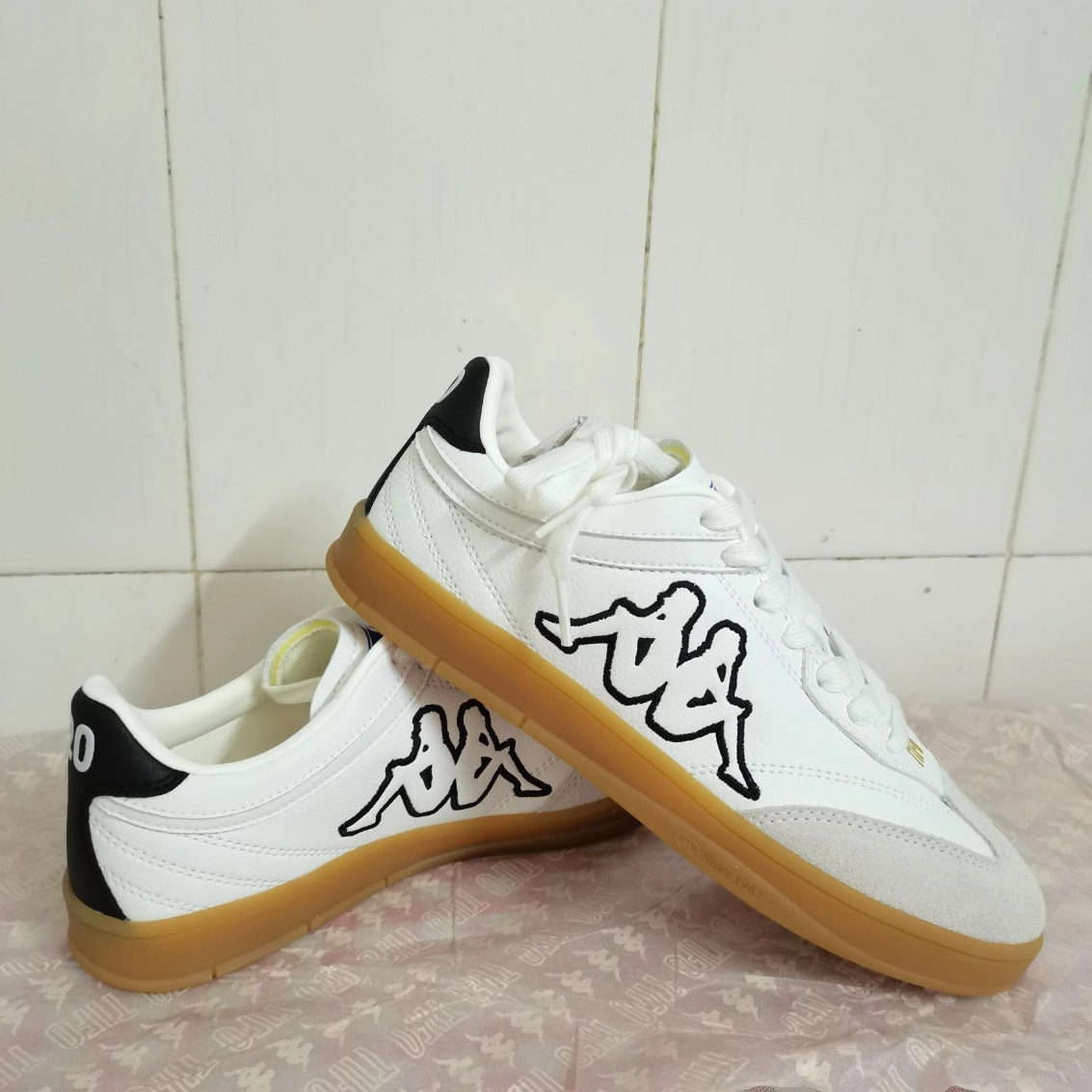 kappa小白鞋圆头设计,脚胖的女生穿也不会挤脚,很轻又防滑,白搭鞋子