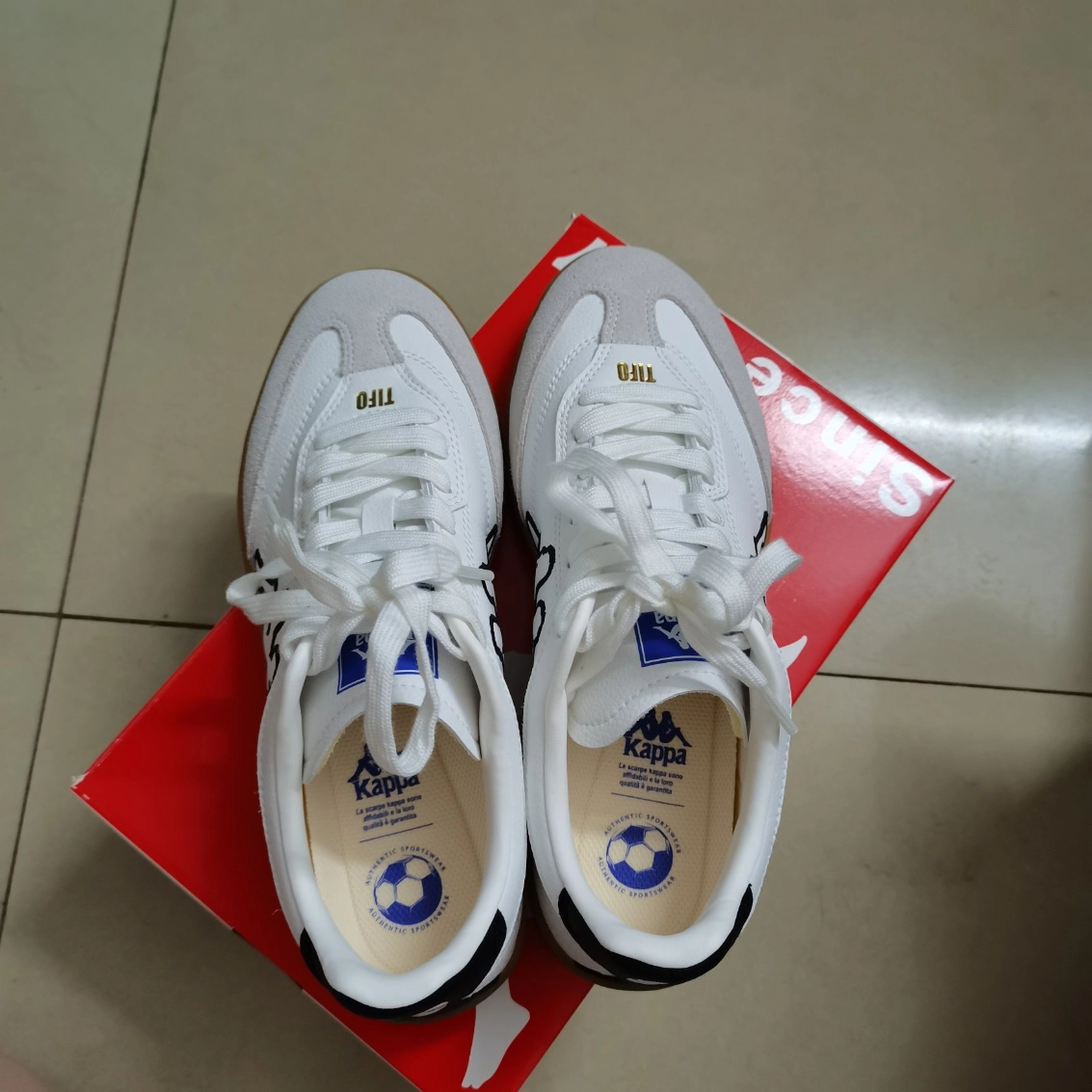 kappa小白鞋圆头设计,脚胖的女生穿也不会挤脚,很轻又防滑,白搭鞋子