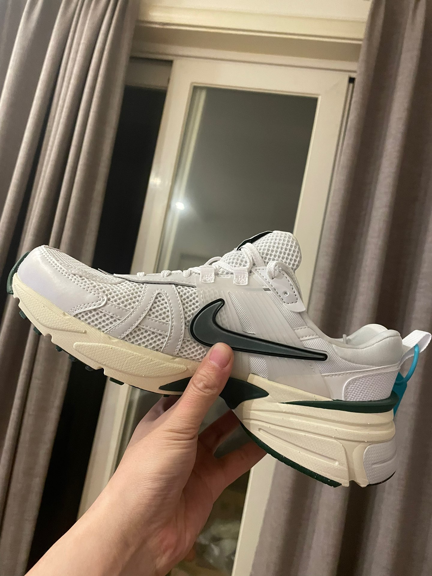 custom review-Nike V2K Run Устойчивый к истиранию Дышащий Легкий Низкий Топ Повседневный Городской Коммутирование Беговые кроссовки Женские Белый Зеленый