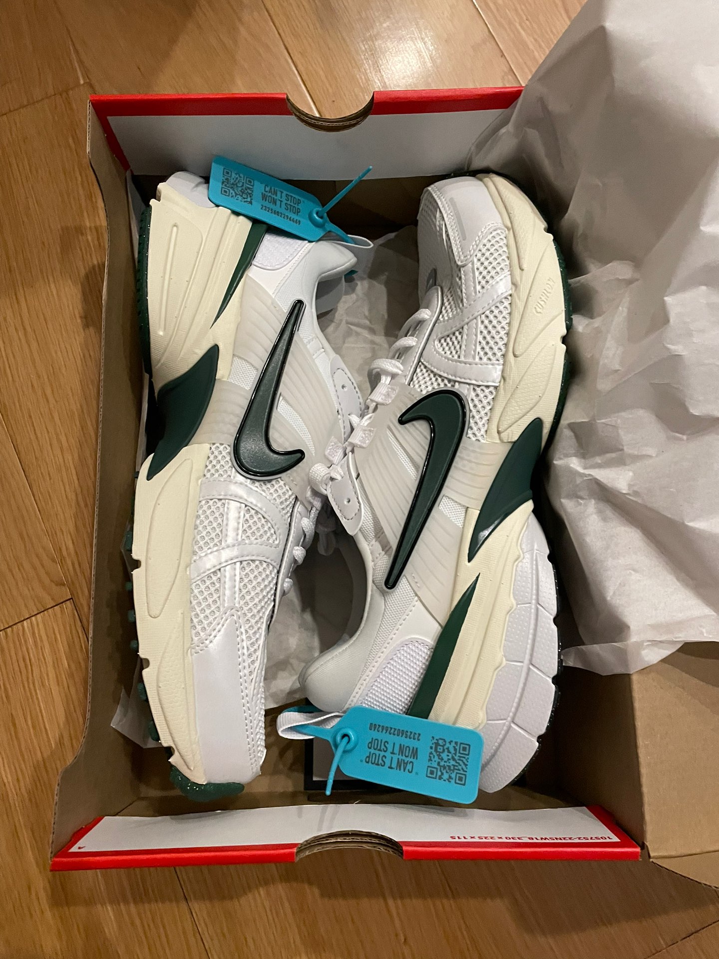 custom review-Nike V2K Run Устойчивый к истиранию Дышащий Легкий Низкий Топ Повседневный Городской Коммутирование Беговые кроссовки Женские Белый Зеленый