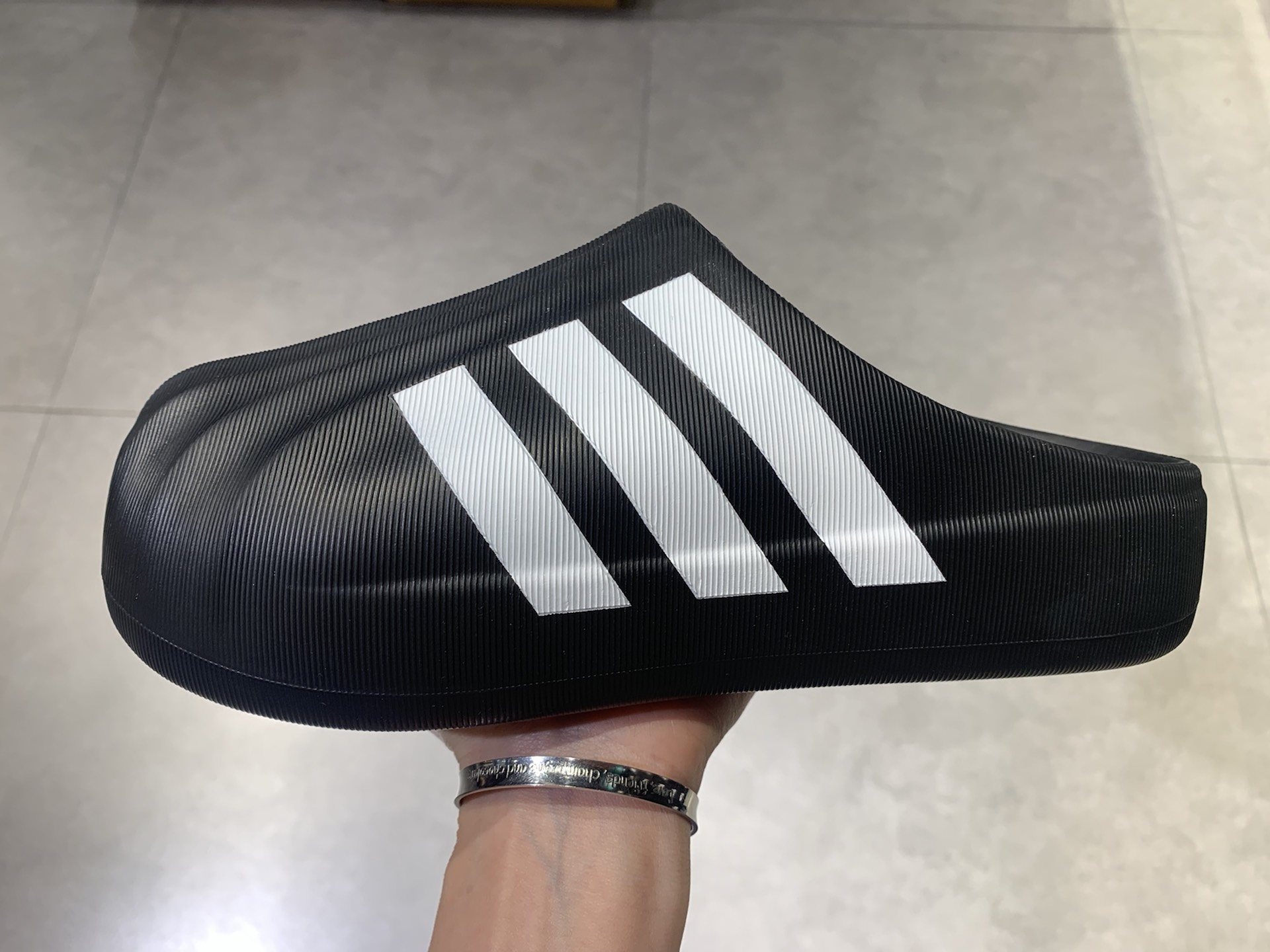 时尚大气上档次啊#adidas拖鞋🩴 #adidas拖鞋 #阿迪达斯拖鞋