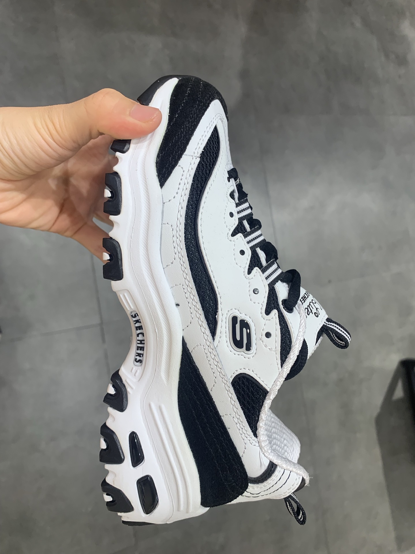 斯凯奇黑白熊猫鞋