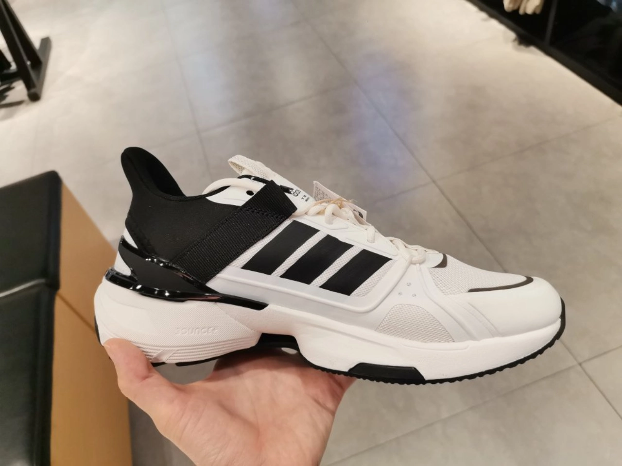 adidas 新款mts黑白跑鞋 休闲时尚百搭款