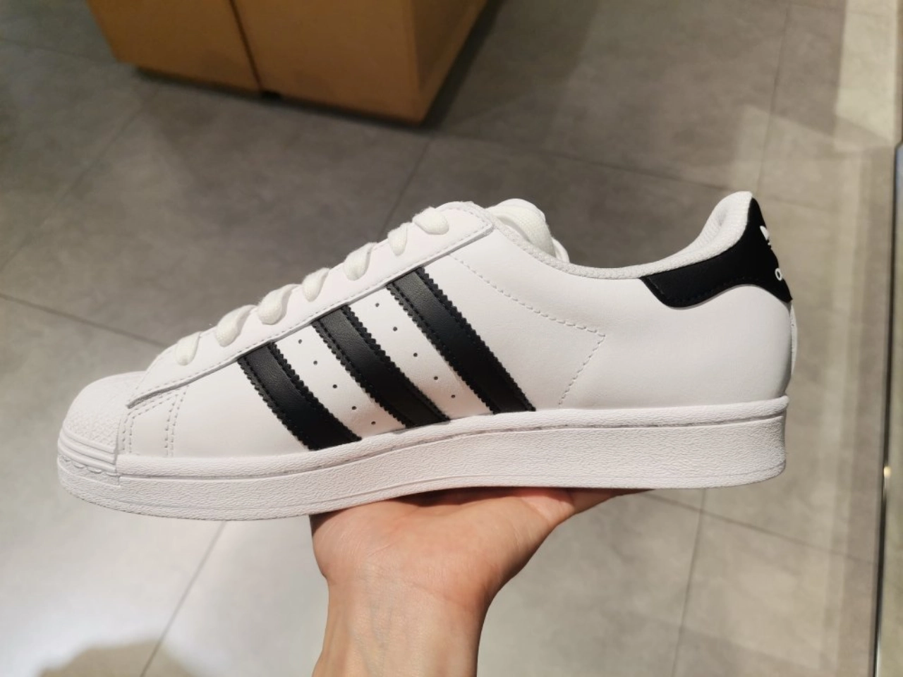 adidas金标贝壳头 白色小白鞋