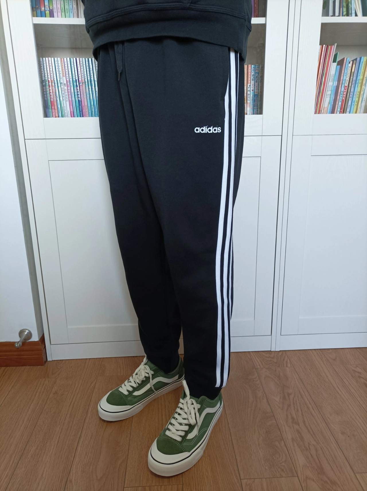 阿迪达斯经典三条杠运动裤