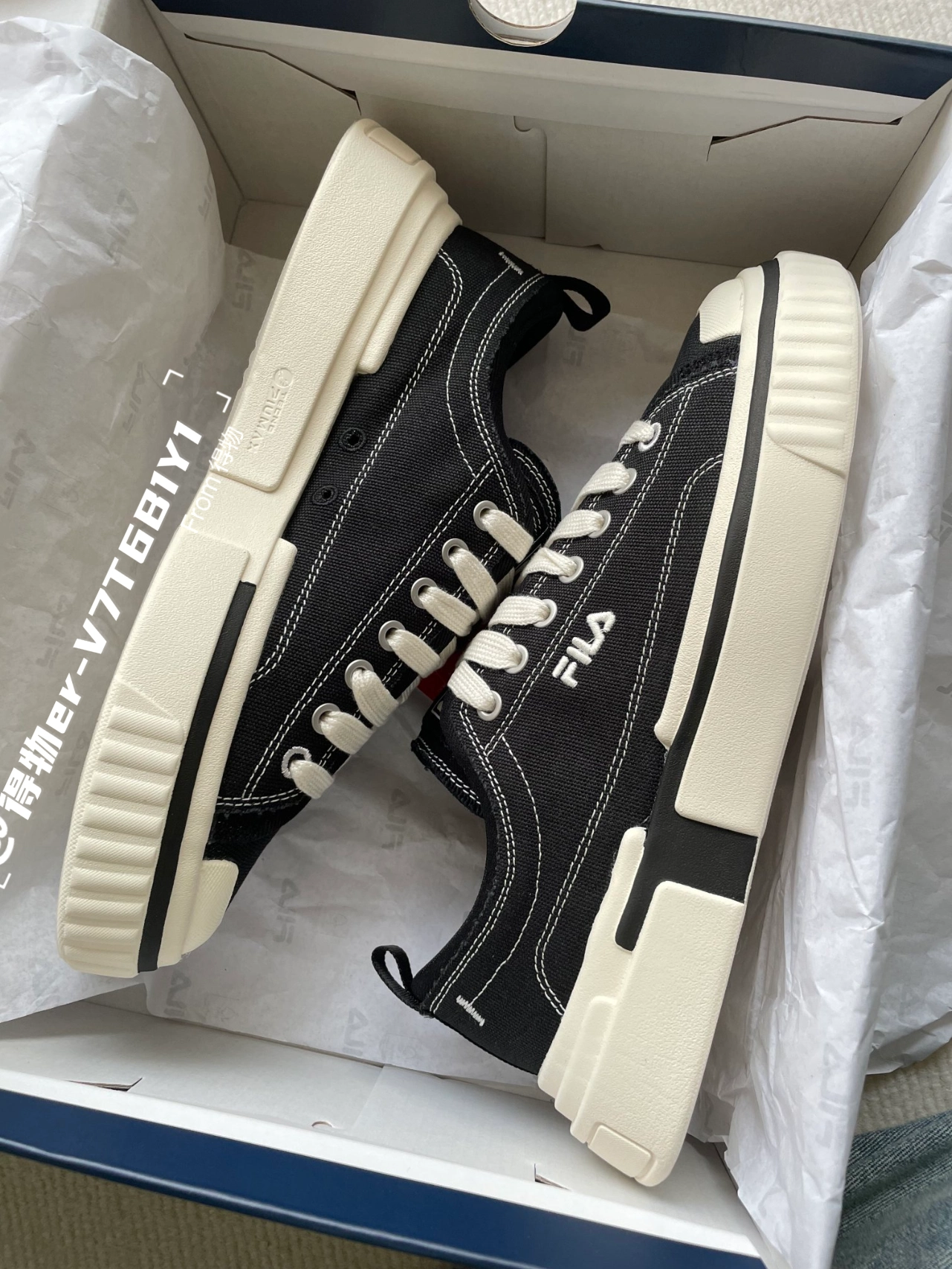 经典的斐乐黑白帆布鞋永远的心头爱,穿不腻啊