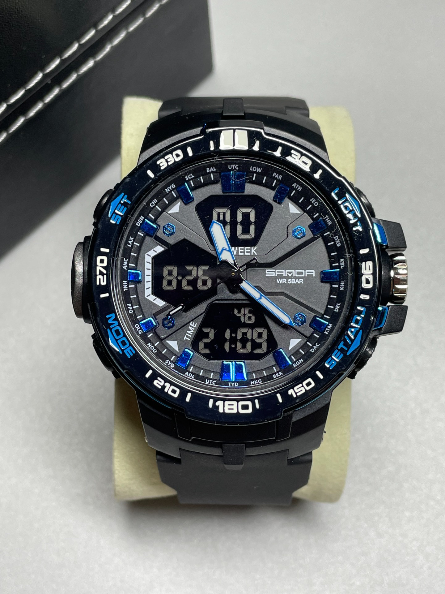 多功能夜光防水电子学生手表