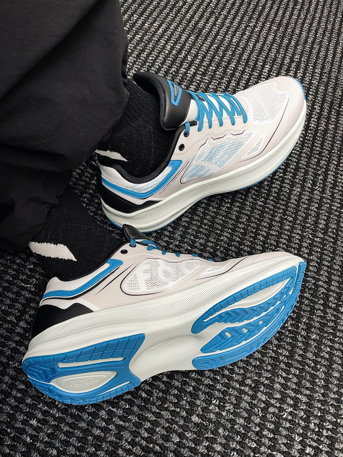 少年感黑科技跑鞋终于拿下🆒