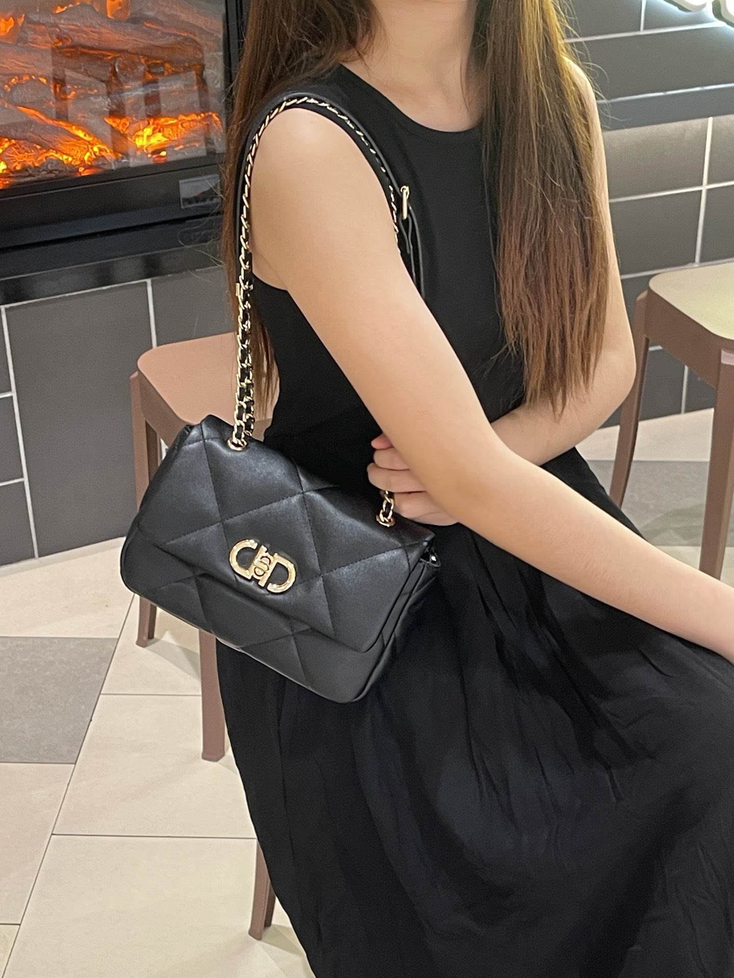 百背不厌的黑色链条包💼