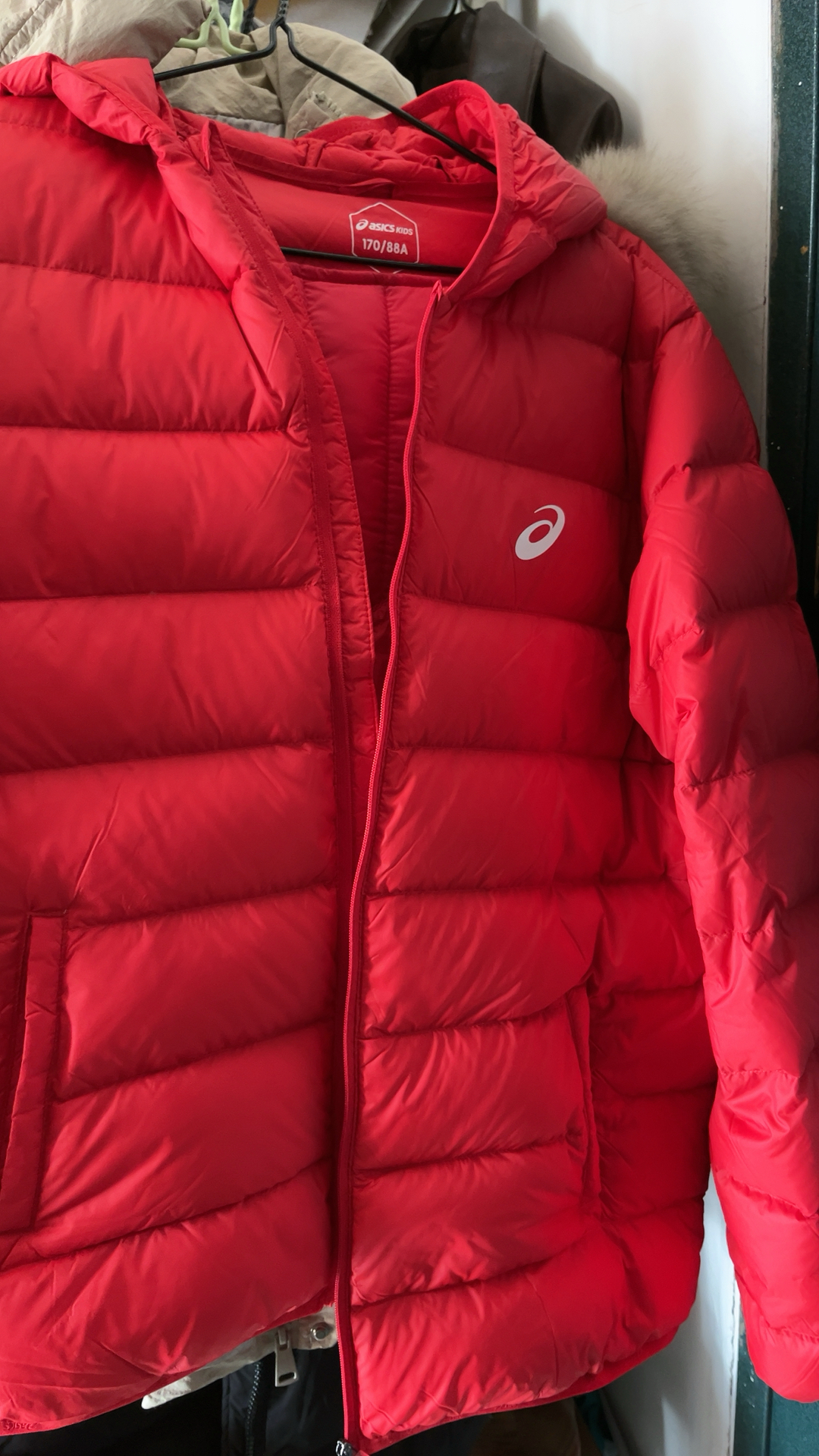 custom review-Asics Пуховик Sports Performance Красный Подростки