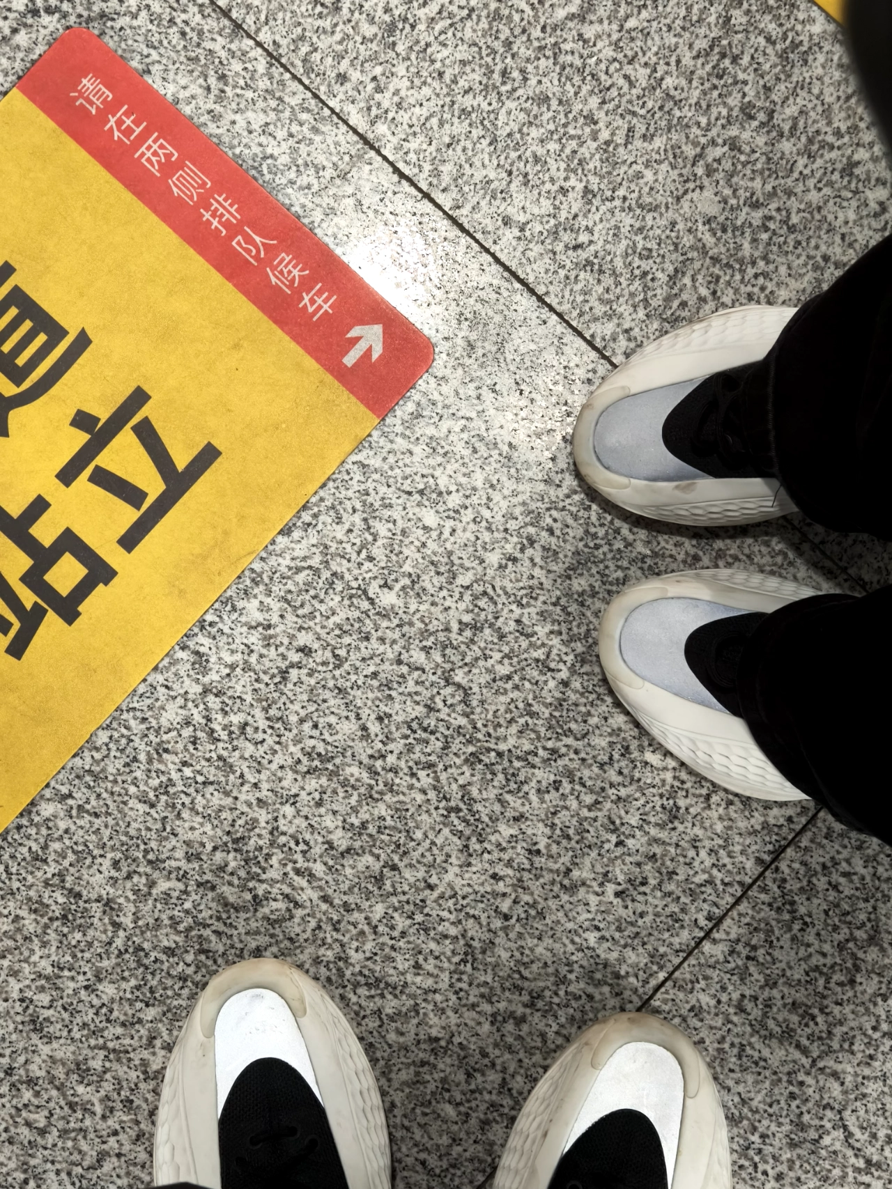 custom review-Adidas A.E. 1 ' Anthony Edwards 1 ' Устойчивый к истиранию MID Топ Баскетбольные кроссовки Мужской Черный Белый