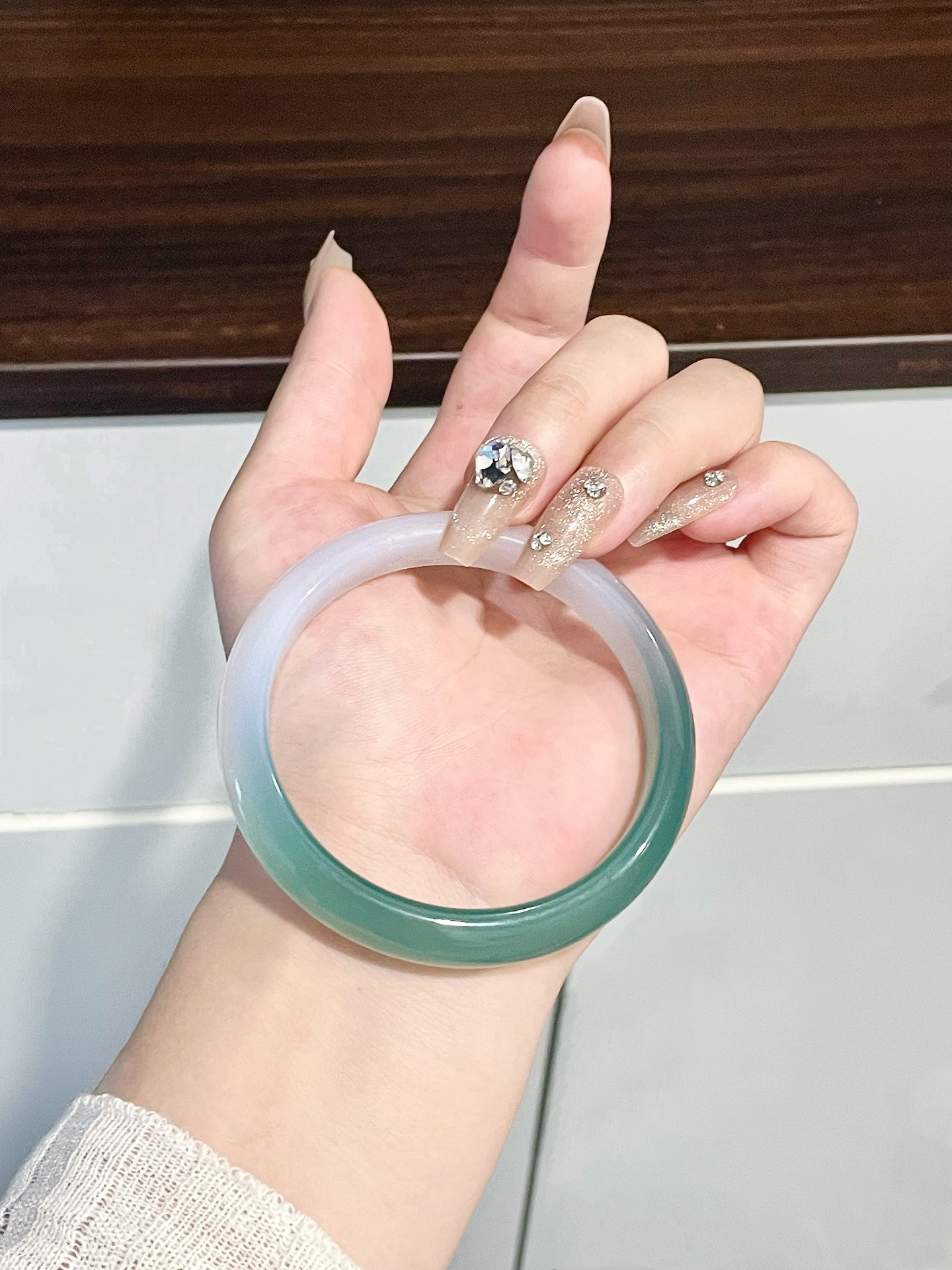 戴玉镯子的好处和功效(戴玉镯子的好处和功效视频) 第2张