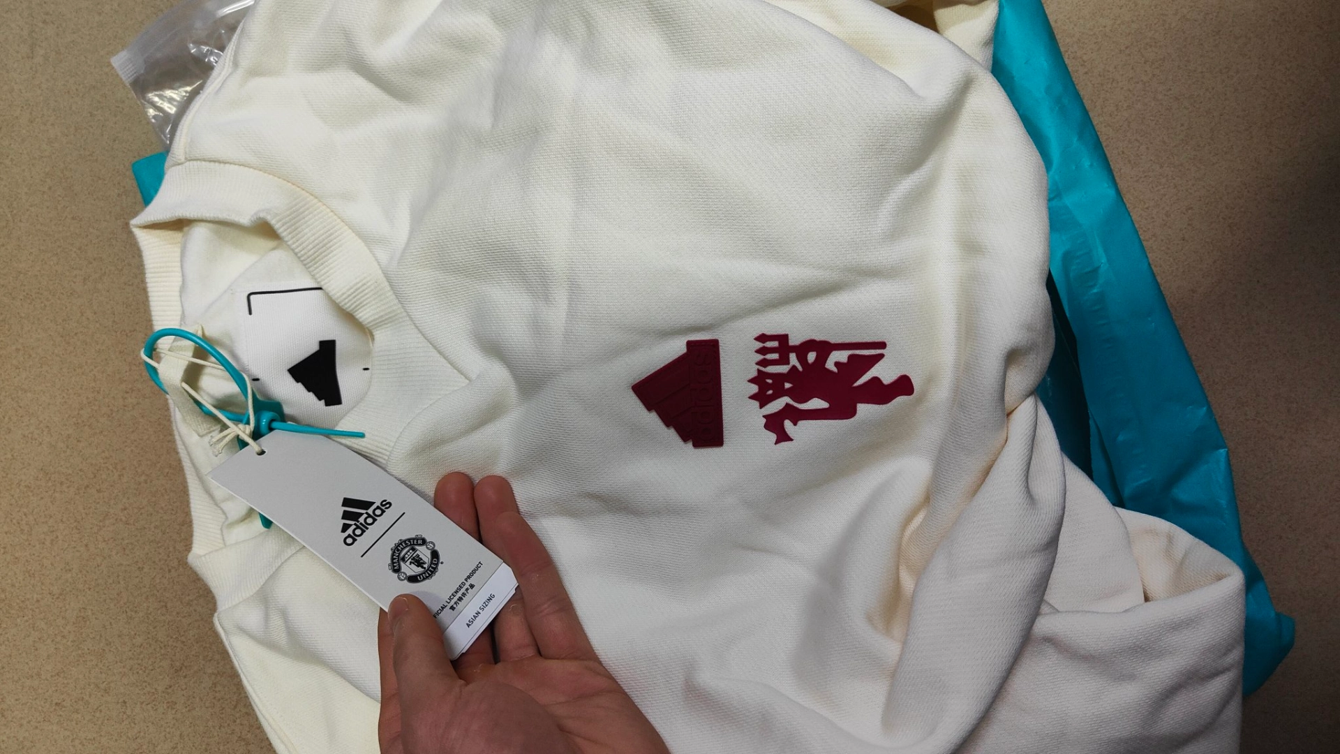 custom review-Adidas MANCHESTER UNITED THEATRE OF DREAMS Сливочный Мужской Свитшот