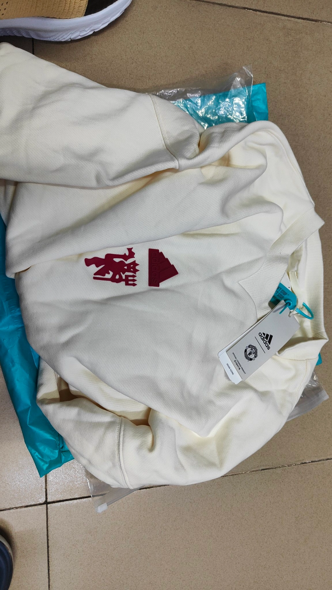 custom review-Adidas MANCHESTER UNITED THEATRE OF DREAMS Сливочный Мужской Свитшот