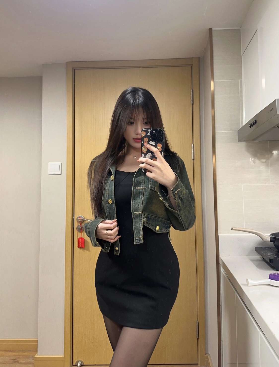 "时光如梭,青春定格.这一刻的自拍,追逐着美丽的脚步