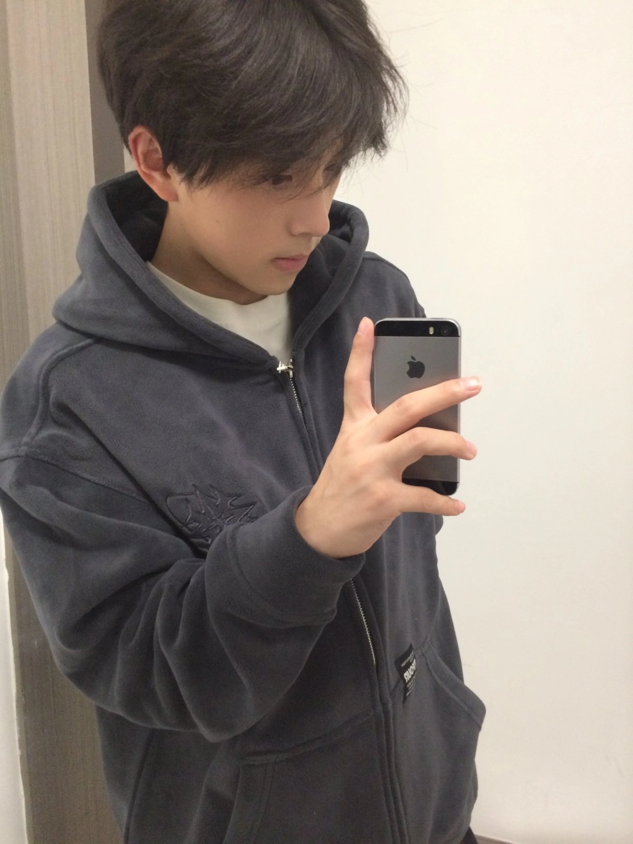 男生对镜拍 #少年感的自拍照