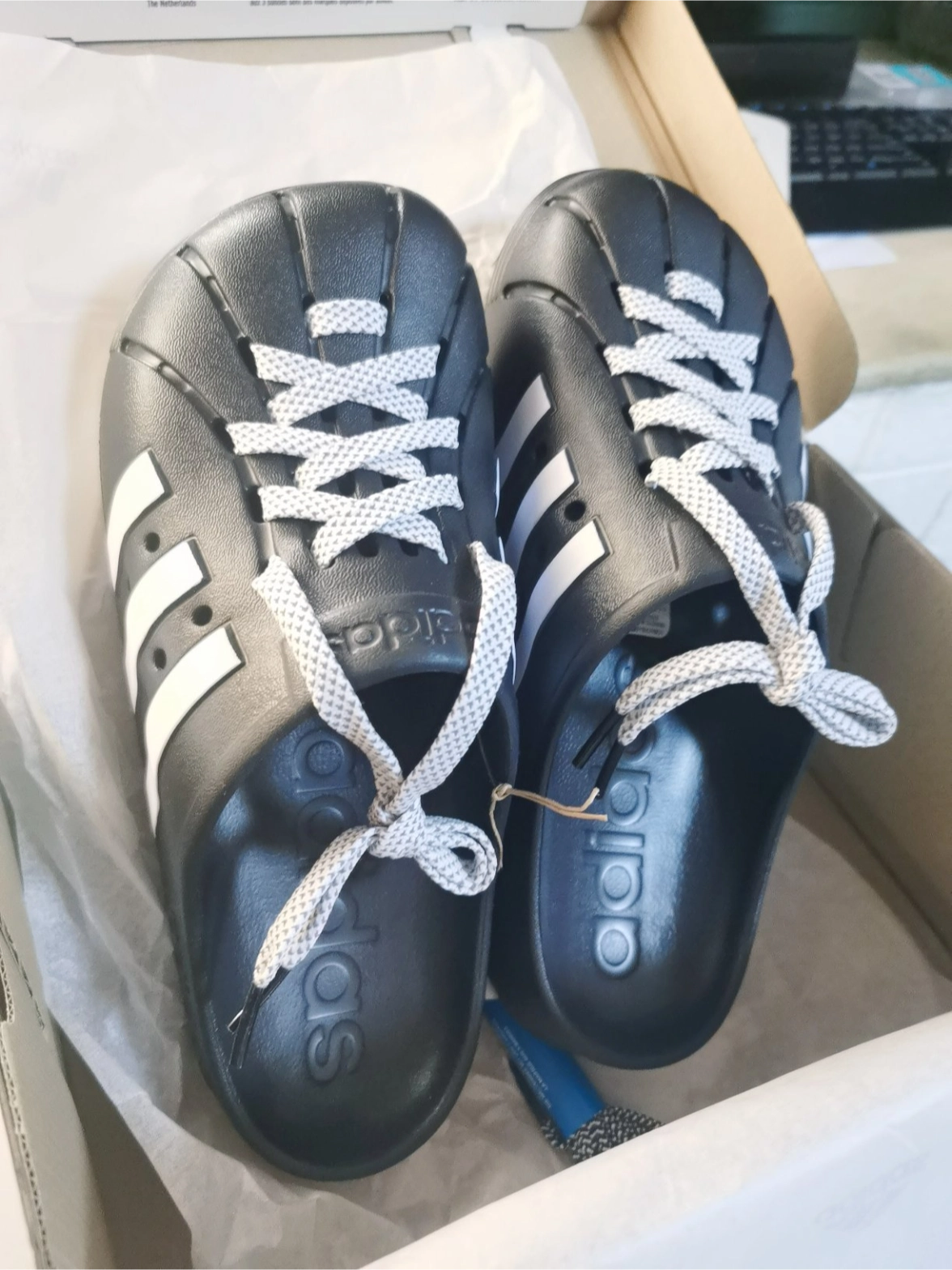 阿迪达斯新款拖鞋,爱了爱了