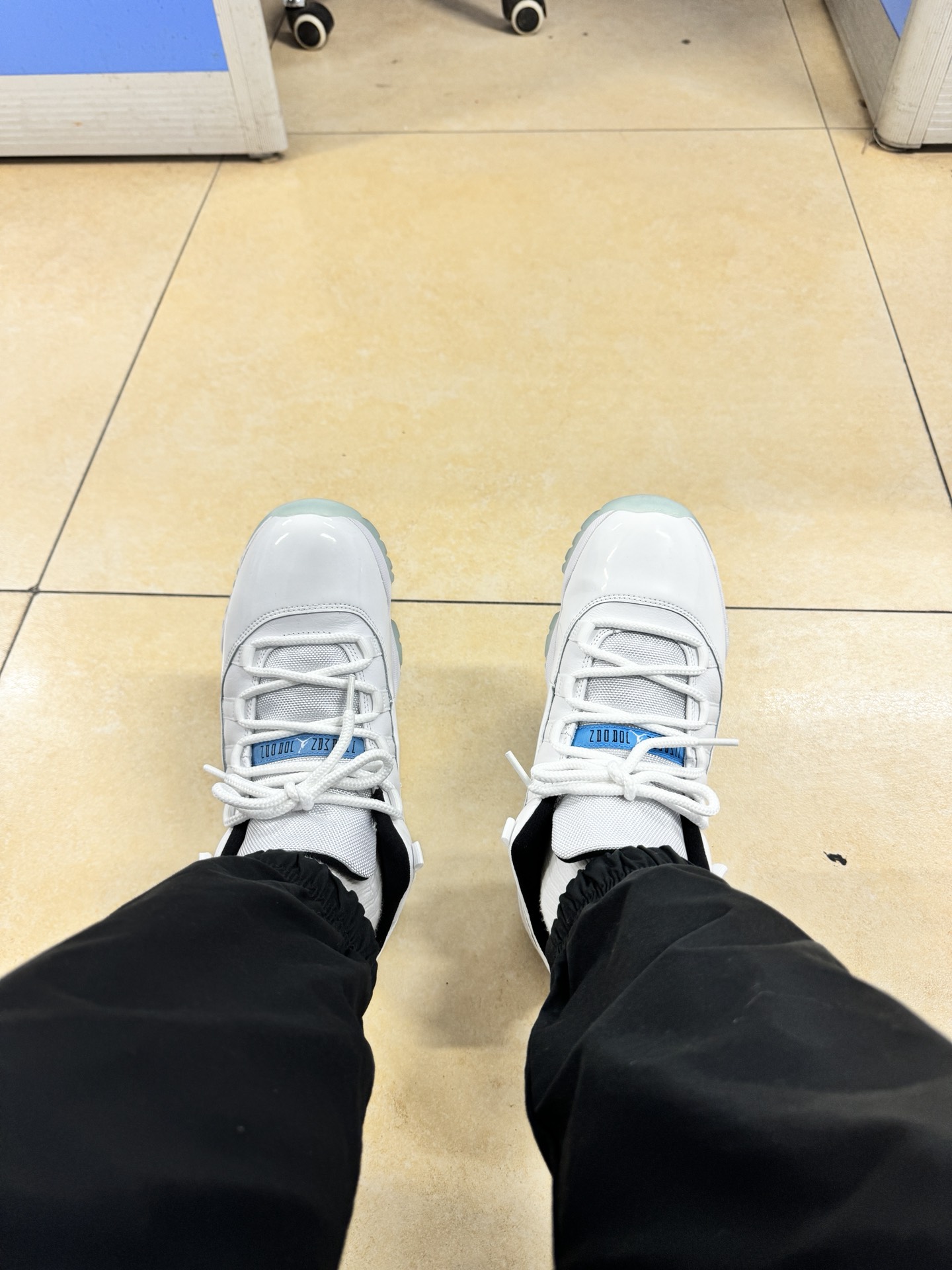 custom review-Air Jordan 11 Retro Low 'Legend Blue'