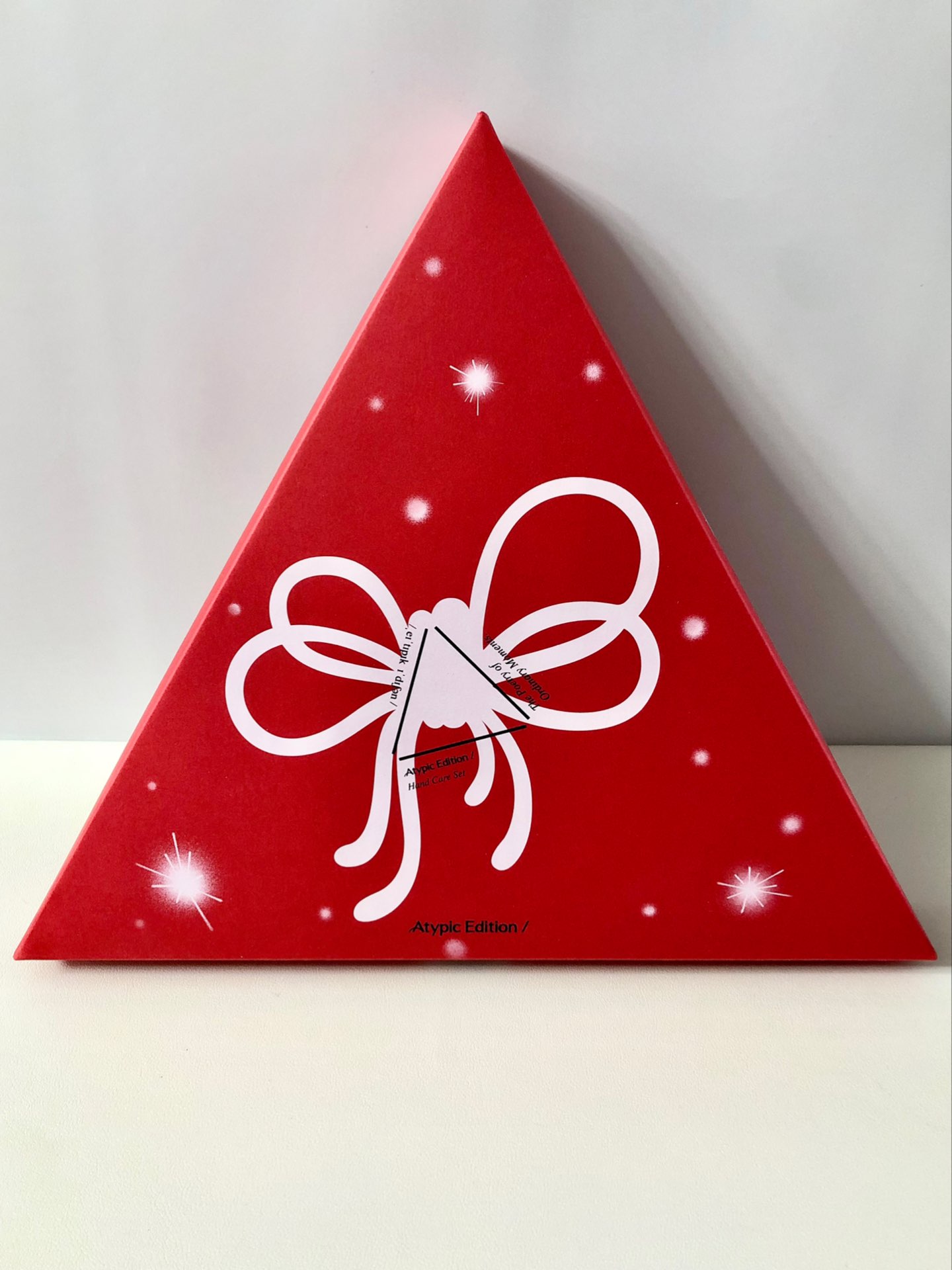 红色的三角形盒子搭配粉色蝴蝶结,简直太可爱了!