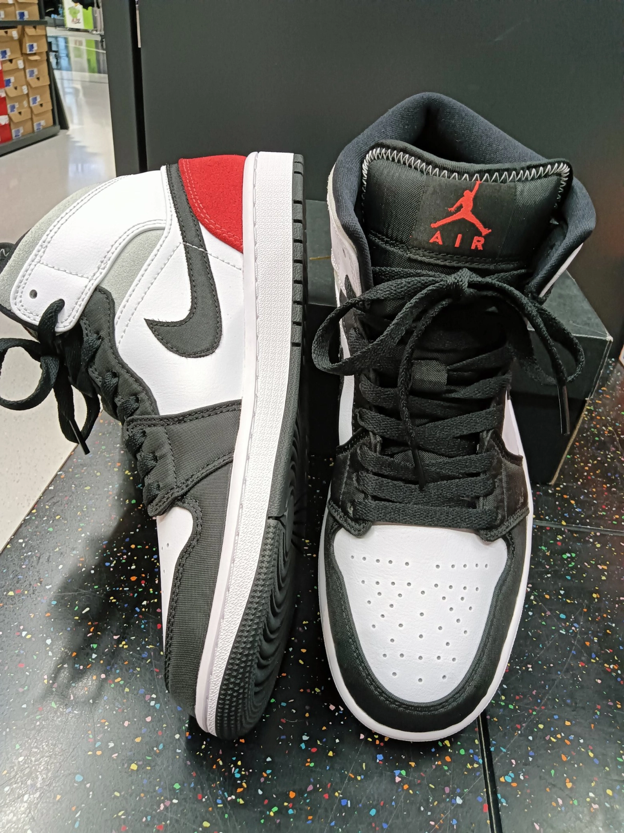 aj1鞋垫logo一天掉了图片