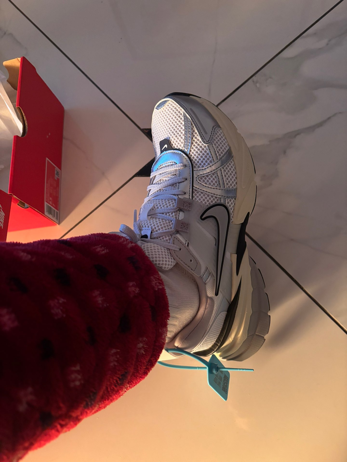 custom review-Nike V2K Run Дышащий Низкий Топ Повседневный Городской Коммутирование Беговые кроссовки Женские Белый Серебряный