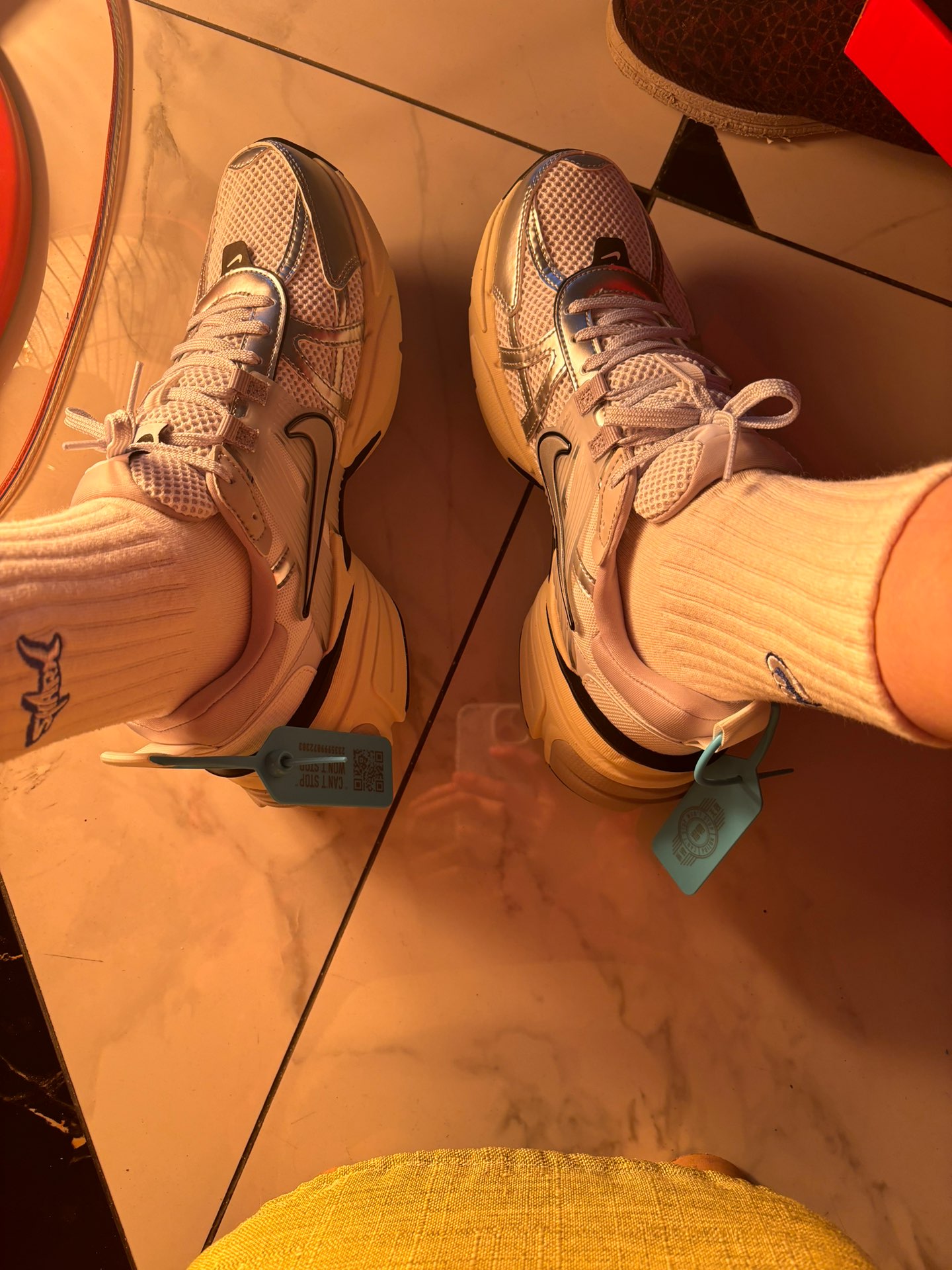 custom review-Nike V2K Run Дышащий Низкий Топ Повседневный Городской Коммутирование Беговые кроссовки Женские Белый Серебряный