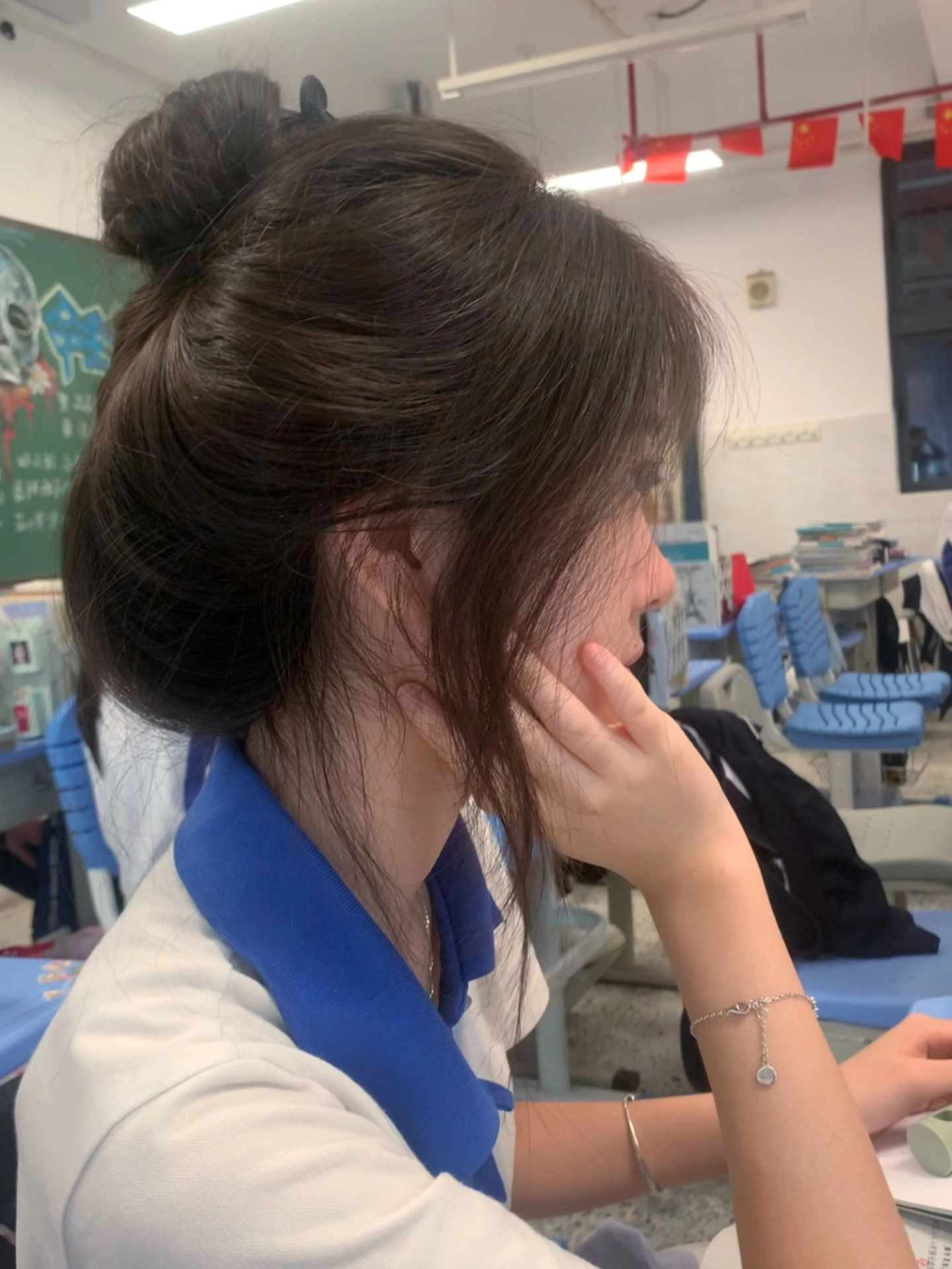 女生扎丸子头好看的秘诀就是好好养发!