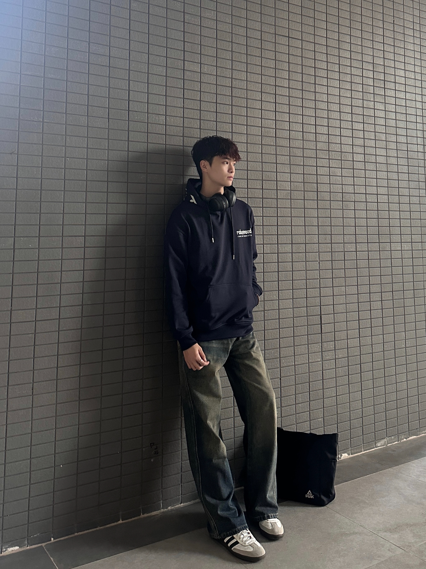 秋冬季节当然离不开一件好看的帽衫啦✨
第一次上身藏青杏配色🌑