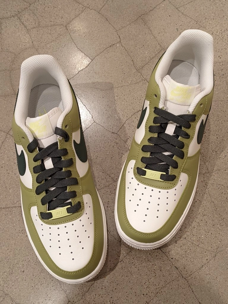 经典百搭的空军一号鞋型👟
白绿牛油果🥑配色搭配
上脚清新又舒适
