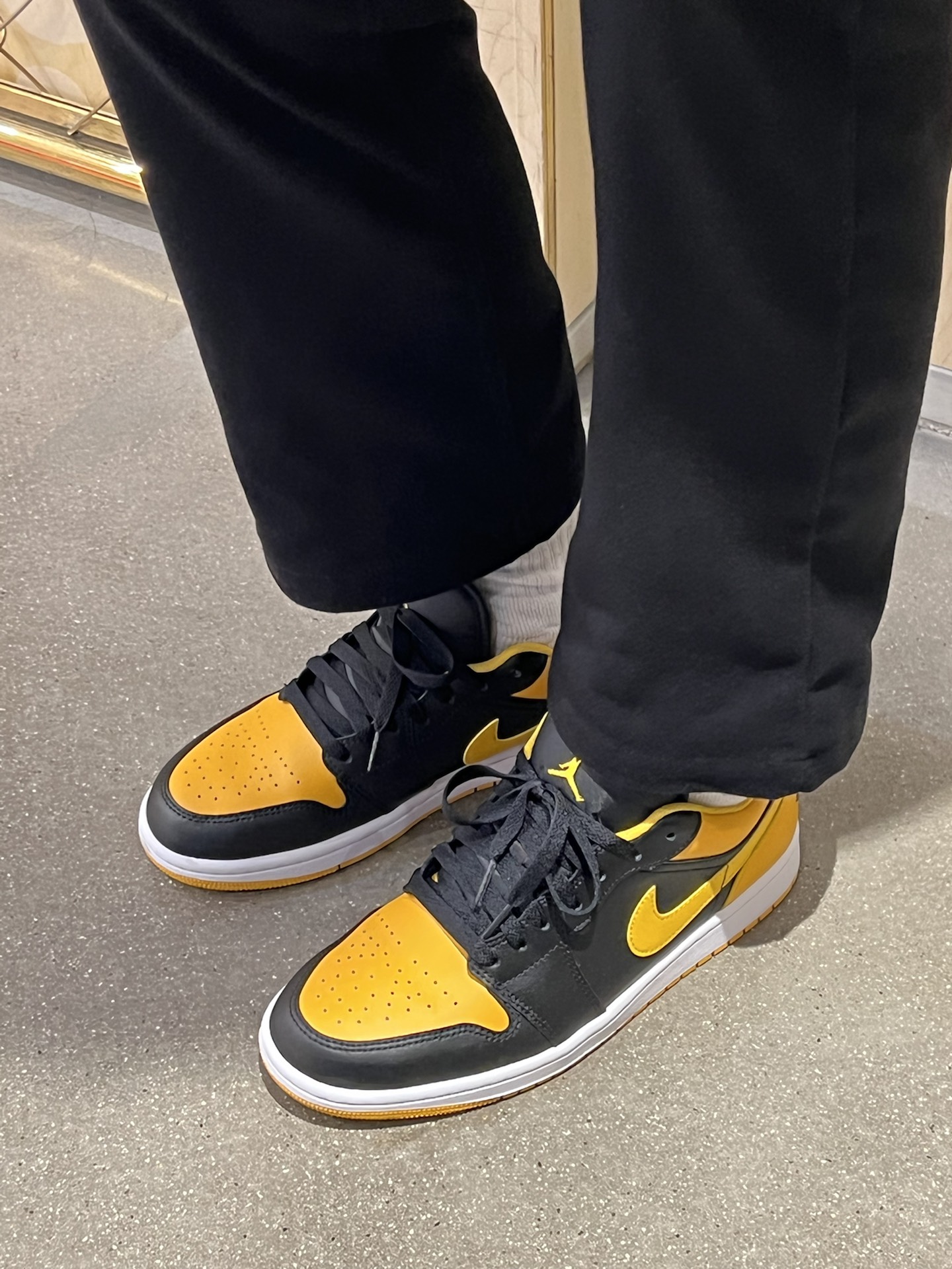 这双鞋的配色跟大黄蜂的色彩一样诶!