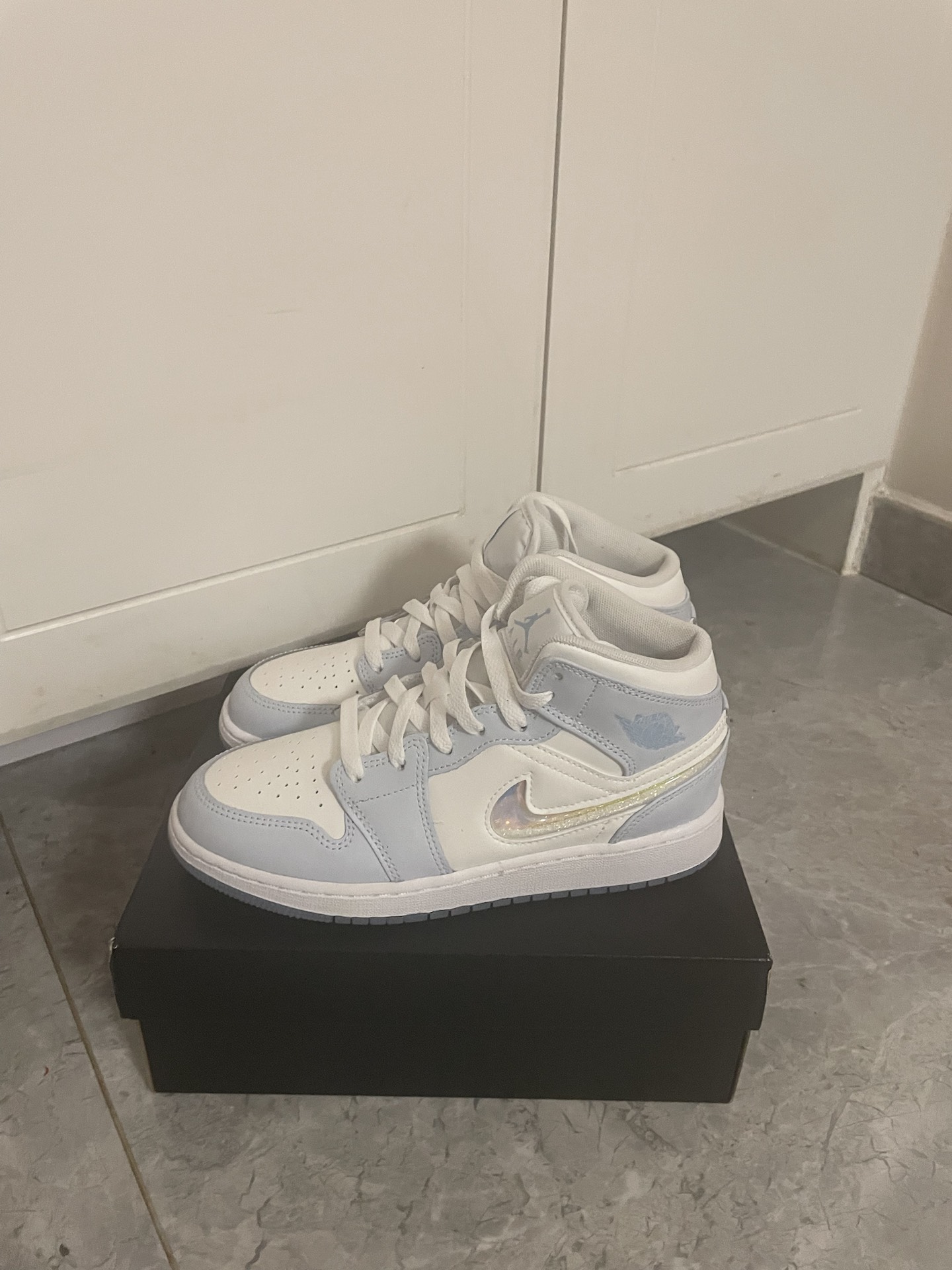 custom review-Jordan Air Jordan 1 MID SE Нижняя юбка Устойчивая к истиранию MID Топ Детские баскетбольные кроссовки Синий