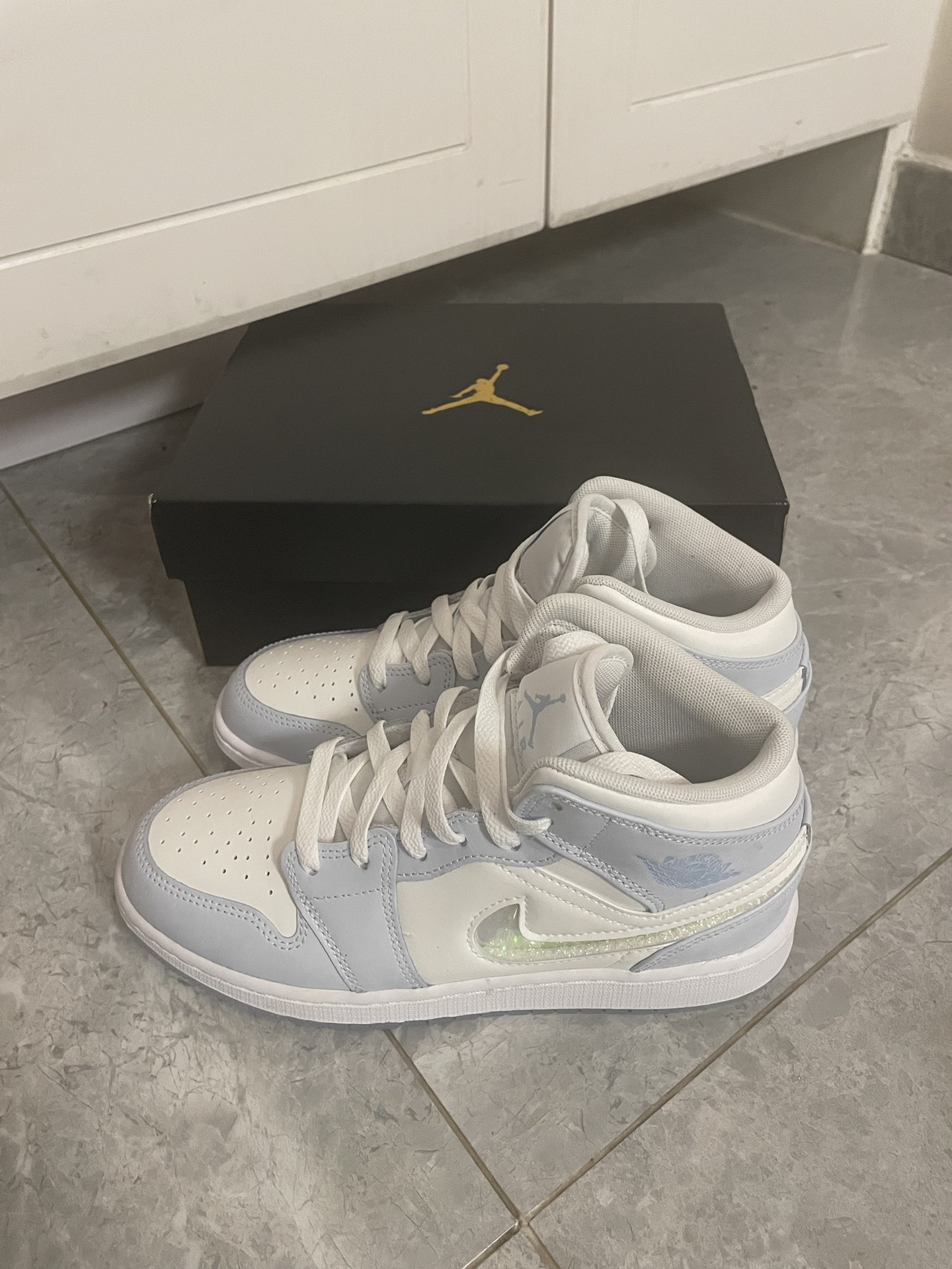 custom review-Jordan Air Jordan 1 MID SE Нижняя юбка Устойчивая к истиранию MID Топ Детские баскетбольные кроссовки Синий