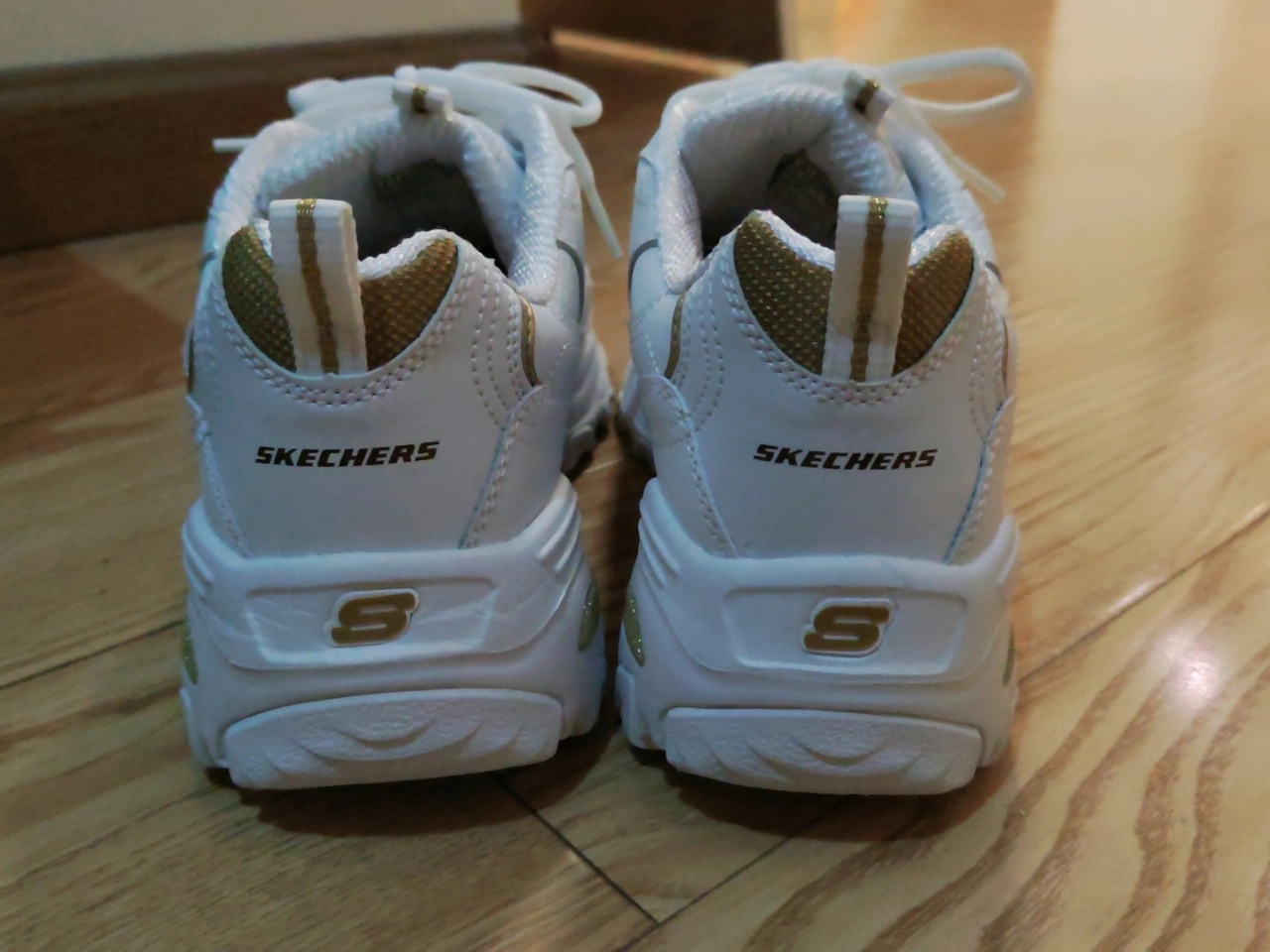 custom review-Skechers D'LITES 1,0 Маленький Белый Медведь с Золотой Логотип Низкие Кроссовки с Толстой Подошвой Женские Белые Золотые