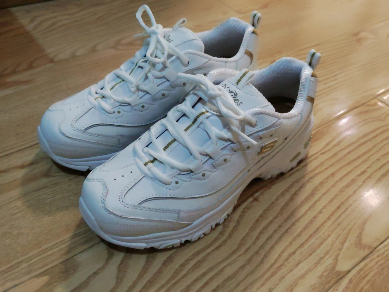 custom review-Skechers D'LITES 1,0 Маленький Белый Медведь с Золотой Логотип Низкие Кроссовки с Толстой Подошвой Женские Белые Золотые