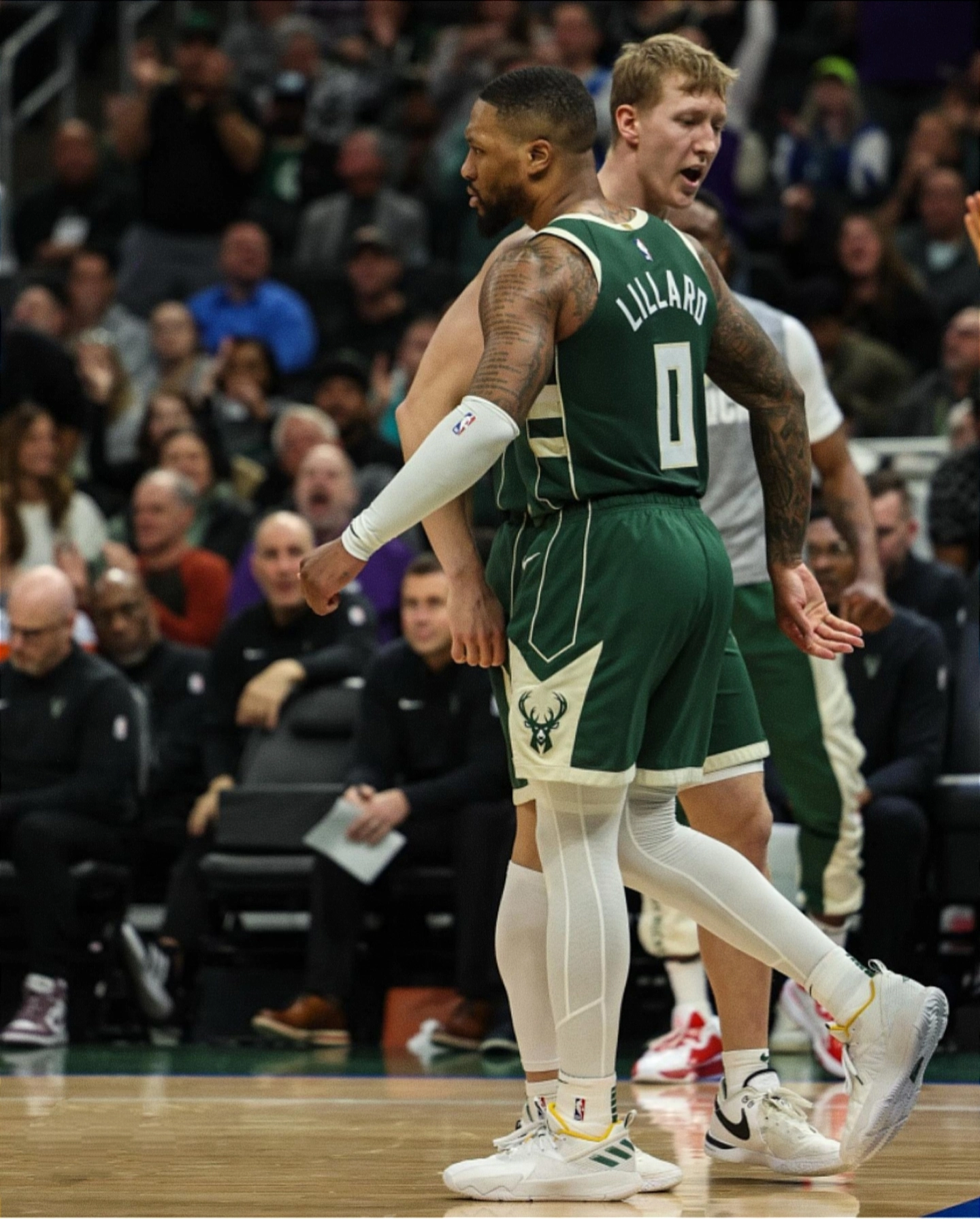 利拉德上脚200块的篮球鞋?