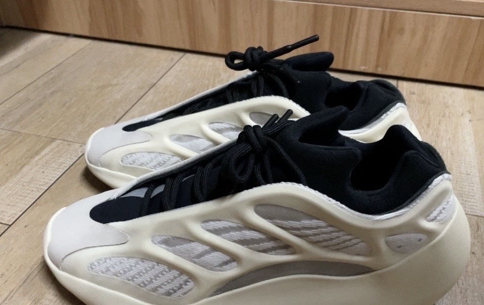 custom review-Adidas Yeezy 700 V3 'Azael' 2022