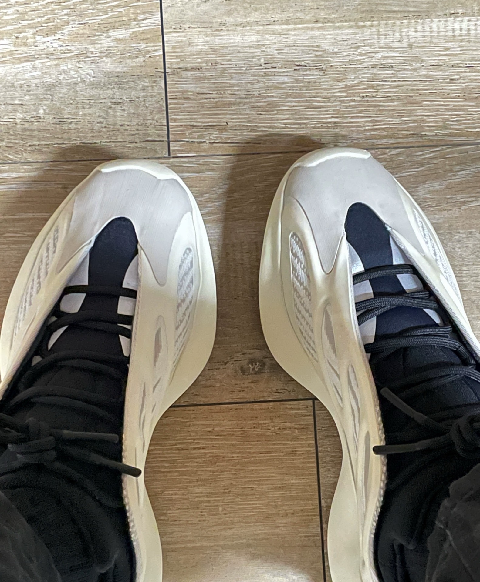custom review-Adidas Yeezy 700 V3 'Azael' 2022