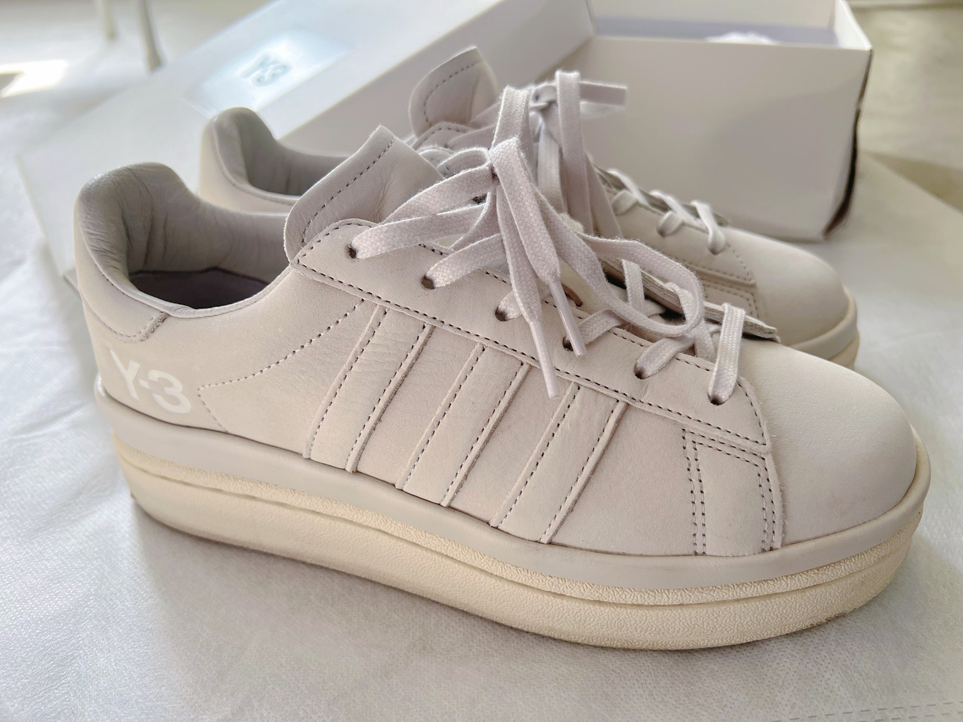 美中不足,鞋底很硬很硬很硬～
#阿迪达斯三叶草复古 #百搭时尚休闲