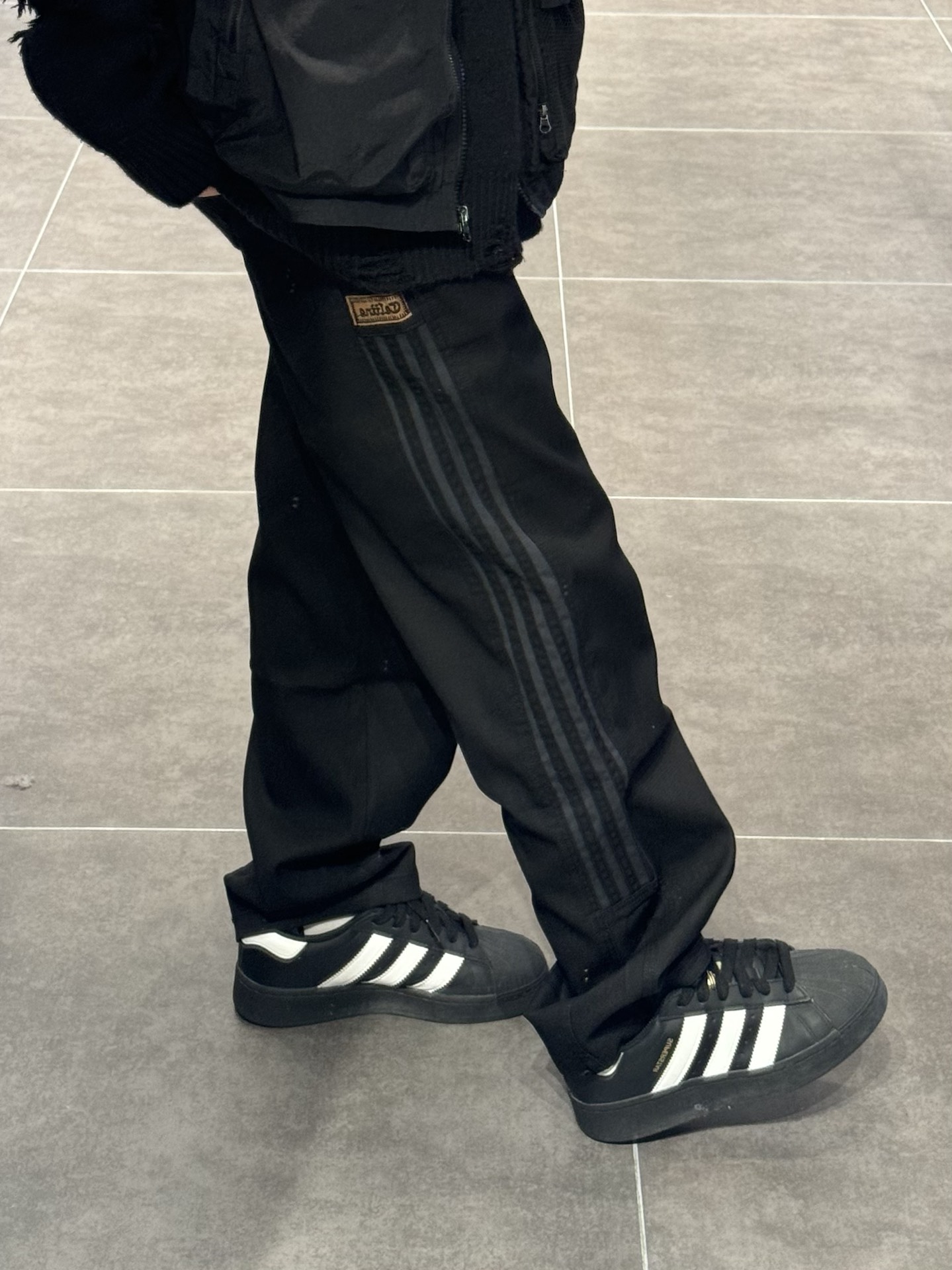 三条杠的裤子是真的帅啊!